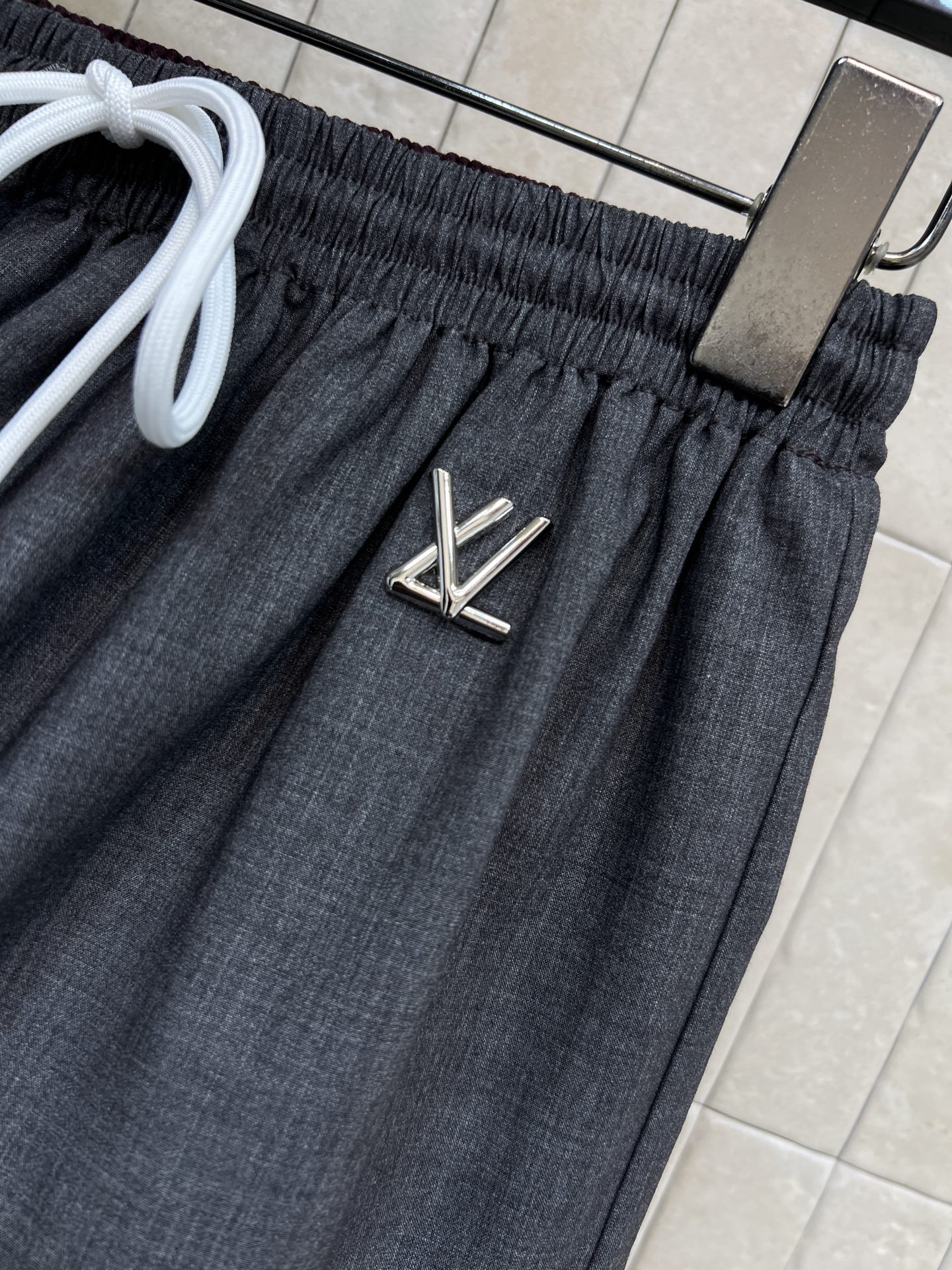 L家 26早春新款 灰色蛋糕短裙 松紧腰+抽绳设计 舒适又实用！两层荷叶边+安全裤内衬 层次感满满 轻盈