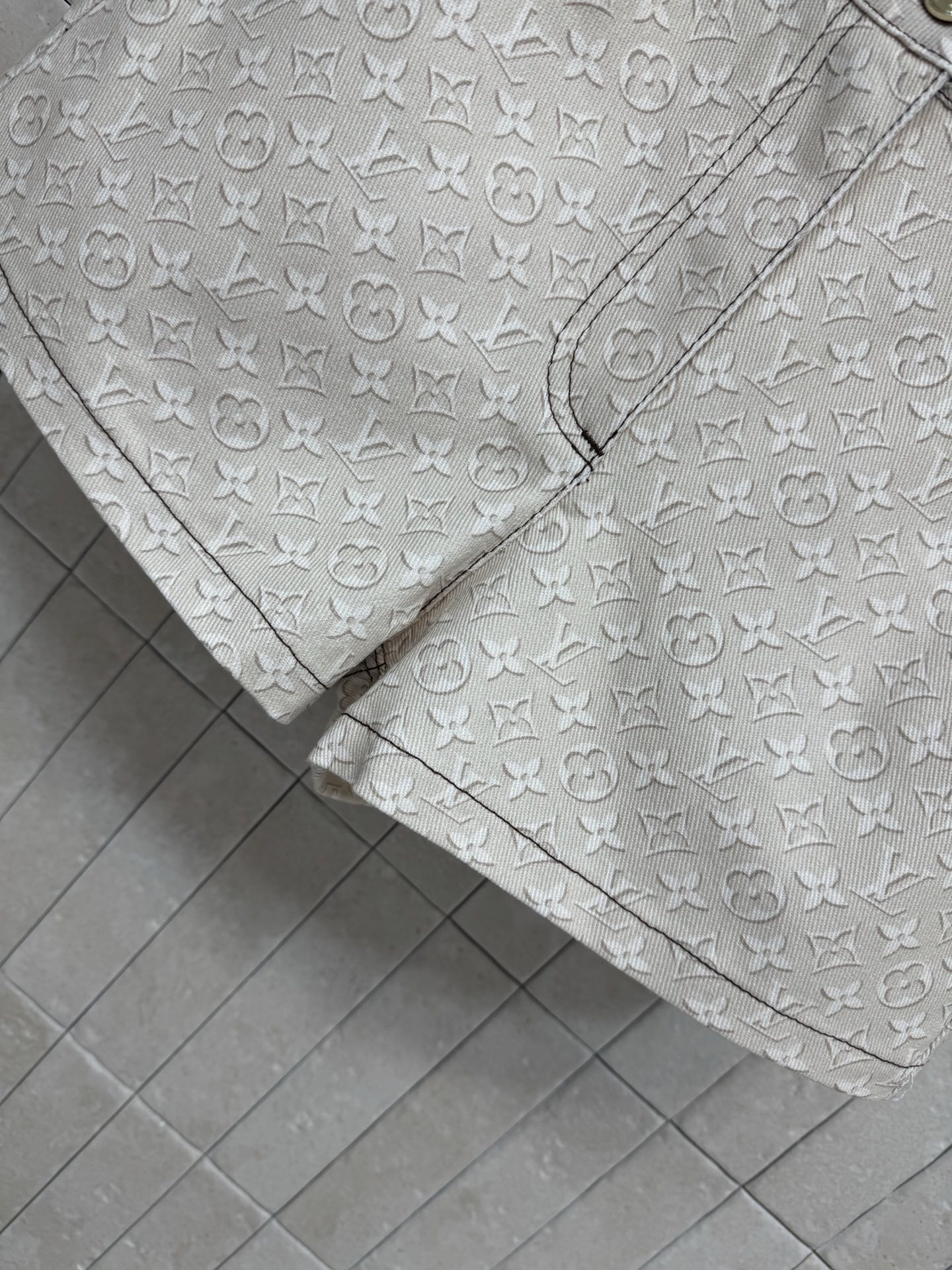 L家 印花短裤 高腰版型轻松拉高腰线显腿长 印花老花面料 高腰的剪裁设计悄悄收住小腹还能拉长腿部比例 梨