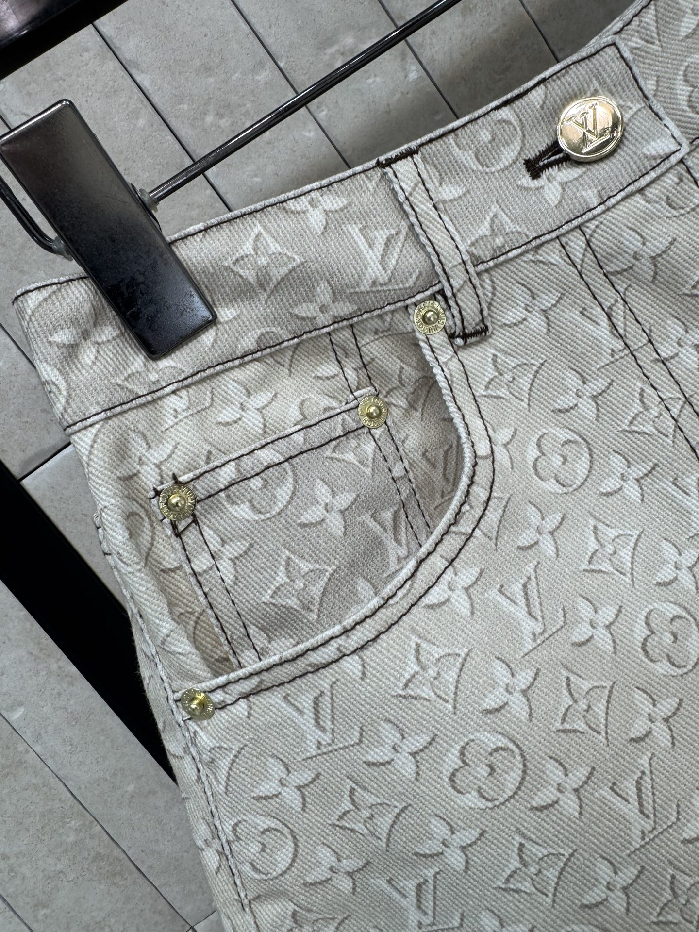 L家 印花短裤 高腰版型轻松拉高腰线显腿长 印花老花面料 高腰的剪裁设计悄悄收住小腹还能拉长腿部比例 梨