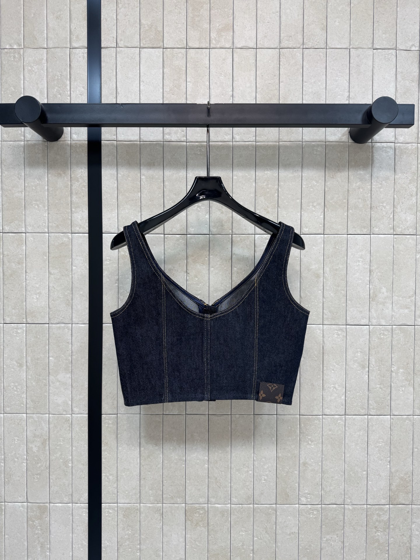 L家 26早春新款 深蓝牛仔拉链背心 高品质牛仔布 深蓝色调+金属拉链设计 复古又现代 无袖修身剪裁 V