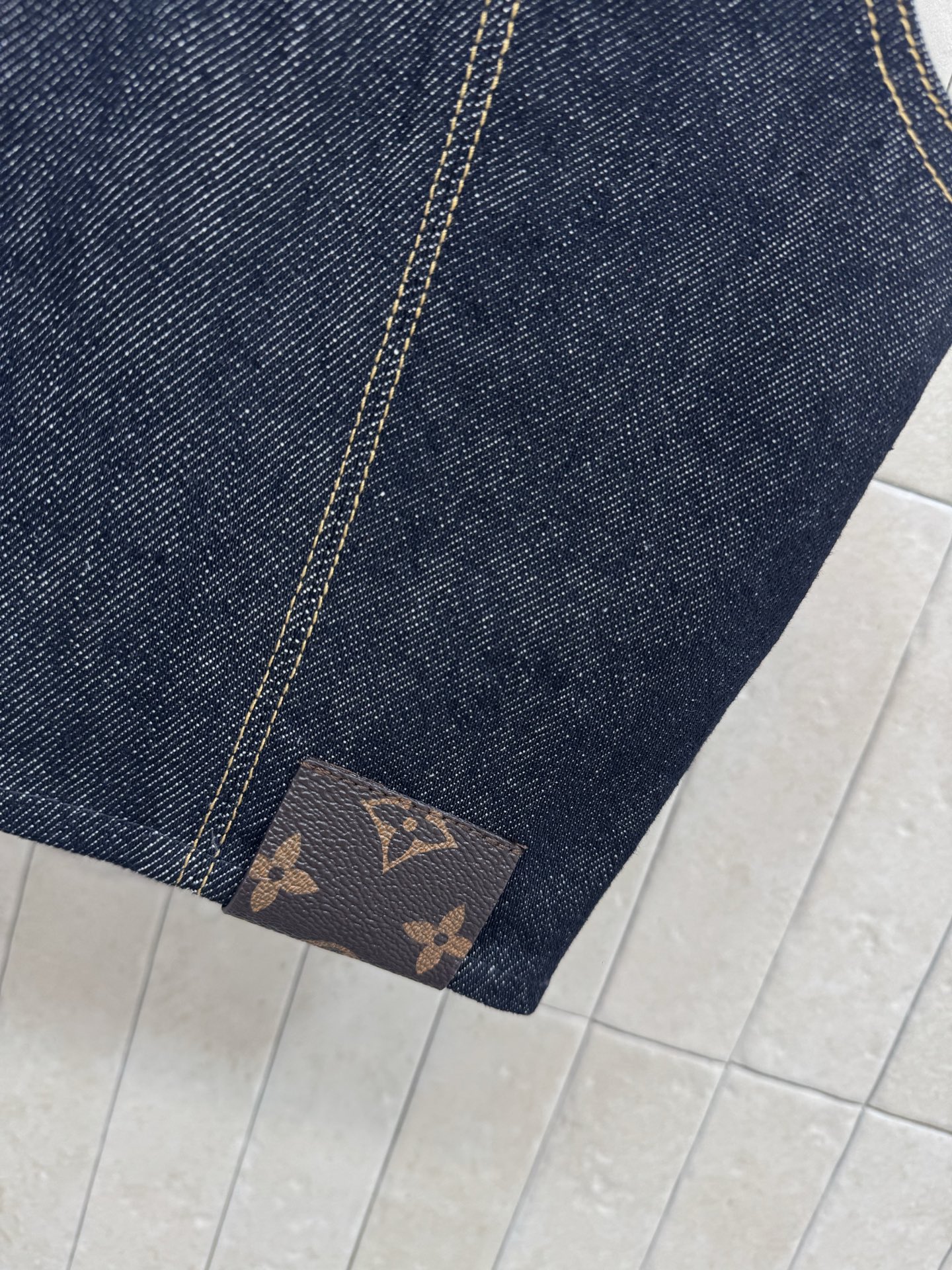 L家 26早春新款 深蓝牛仔拉链背心 高品质牛仔布 深蓝色调+金属拉链设计 复古又现代 无袖修身剪裁 V