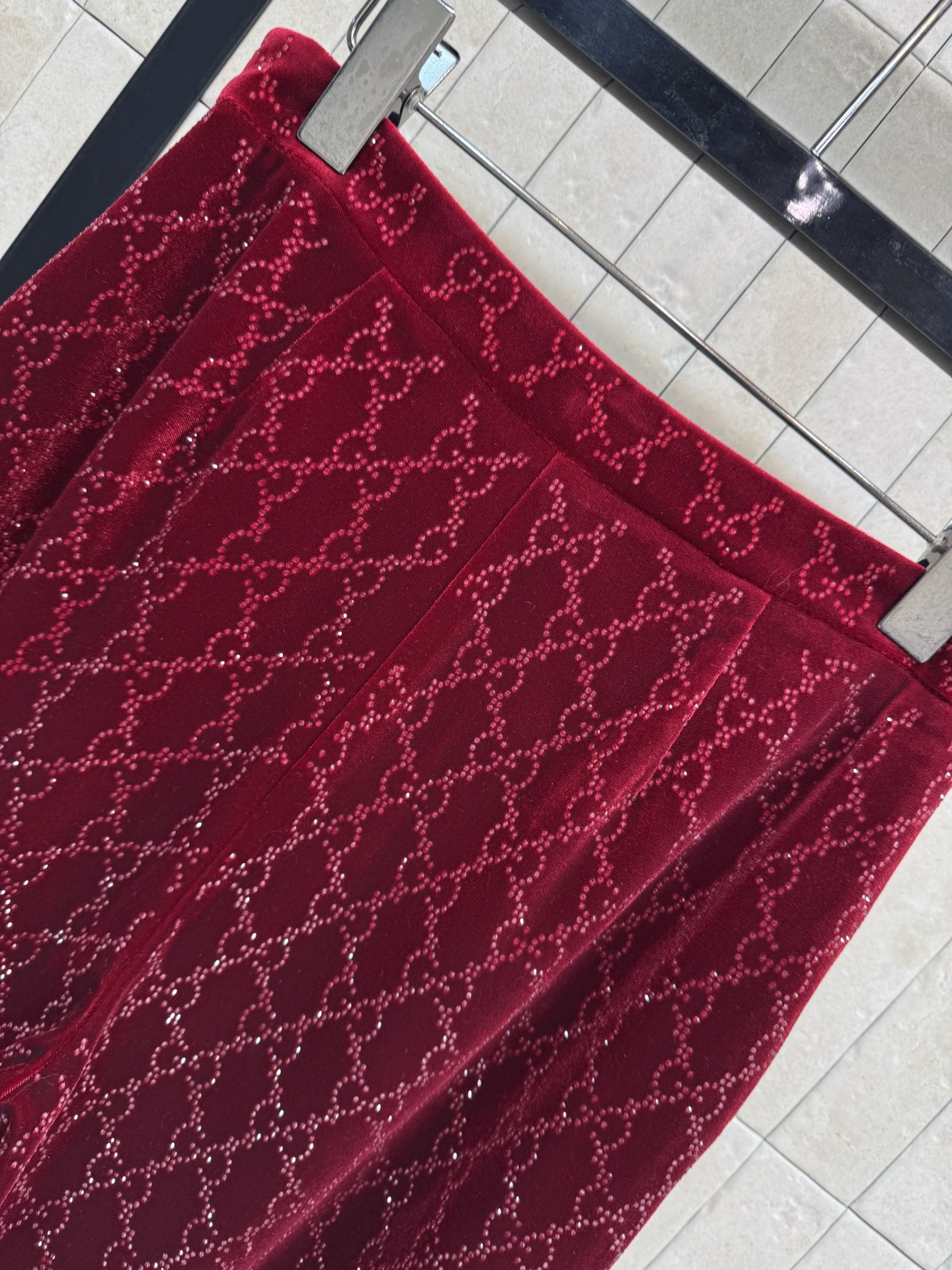 G家26早春新款 酒红色GG提花烫钻阔腿裤 双G进口烫钻 丝绒面料与同系列西装外套呼应打造成套穿搭高级感