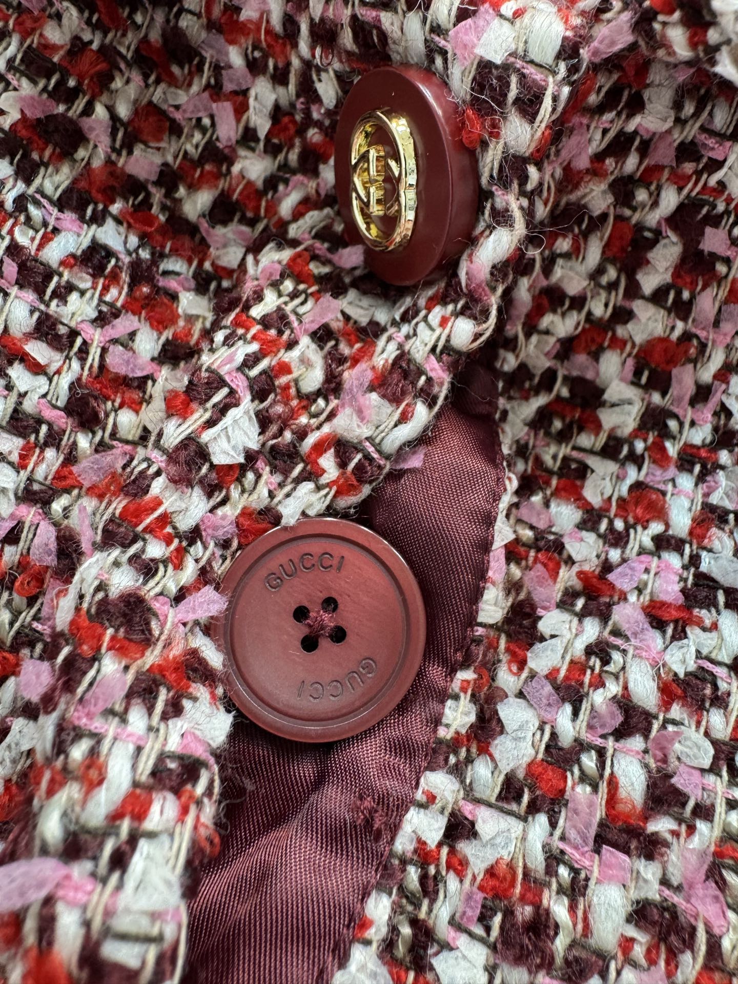 G家 26早春新款 莓红混纺粗花呢套装 短款翻领外套剪裁利落➕A字裤型修饰臀胯超藏肉 拉高腰线显比例 双