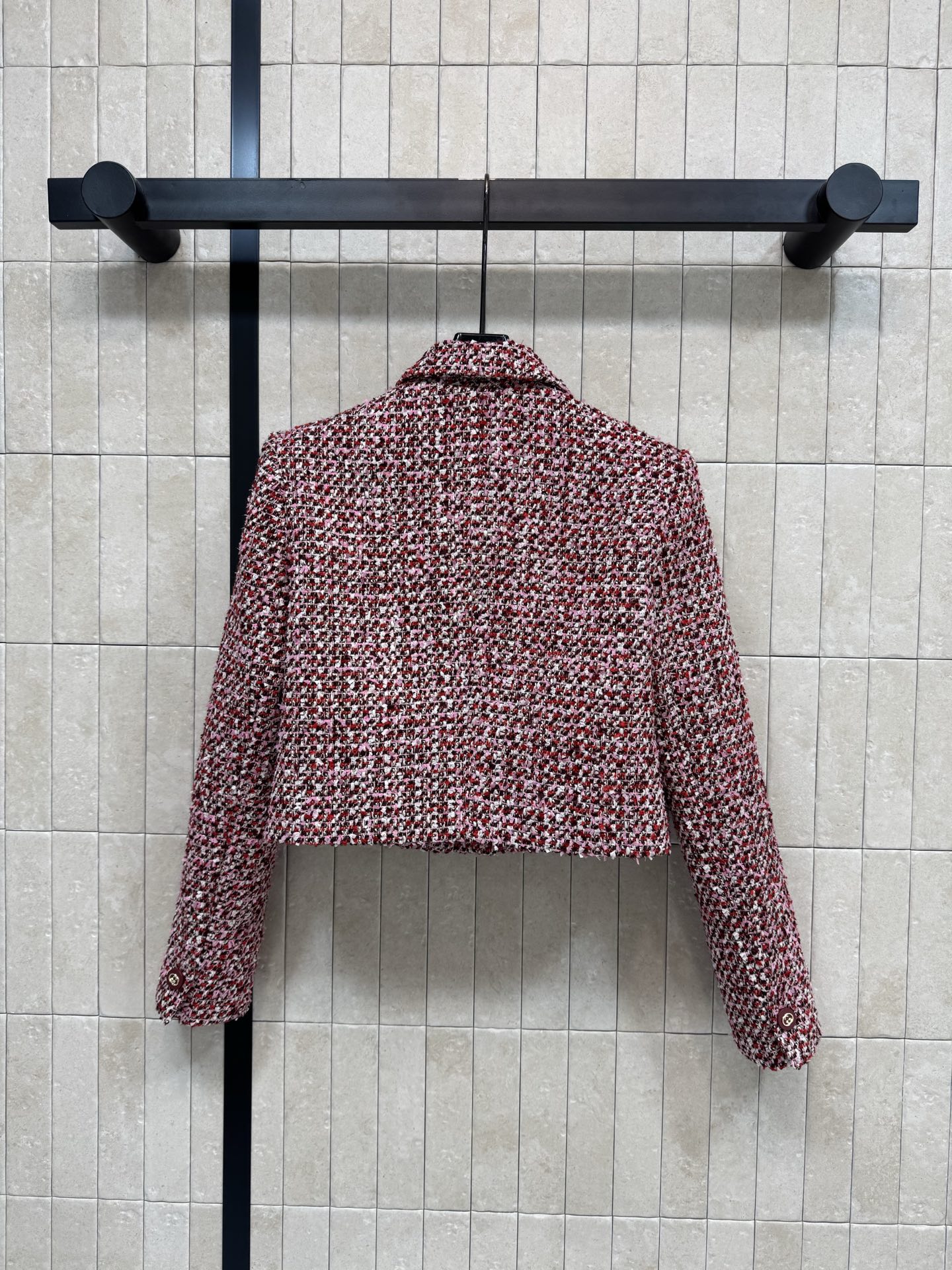 G家 26早春新款 莓红混纺粗花呢套装 短款翻领外套剪裁利落➕A字裤型修饰臀胯超藏肉 拉高腰线显比例 双