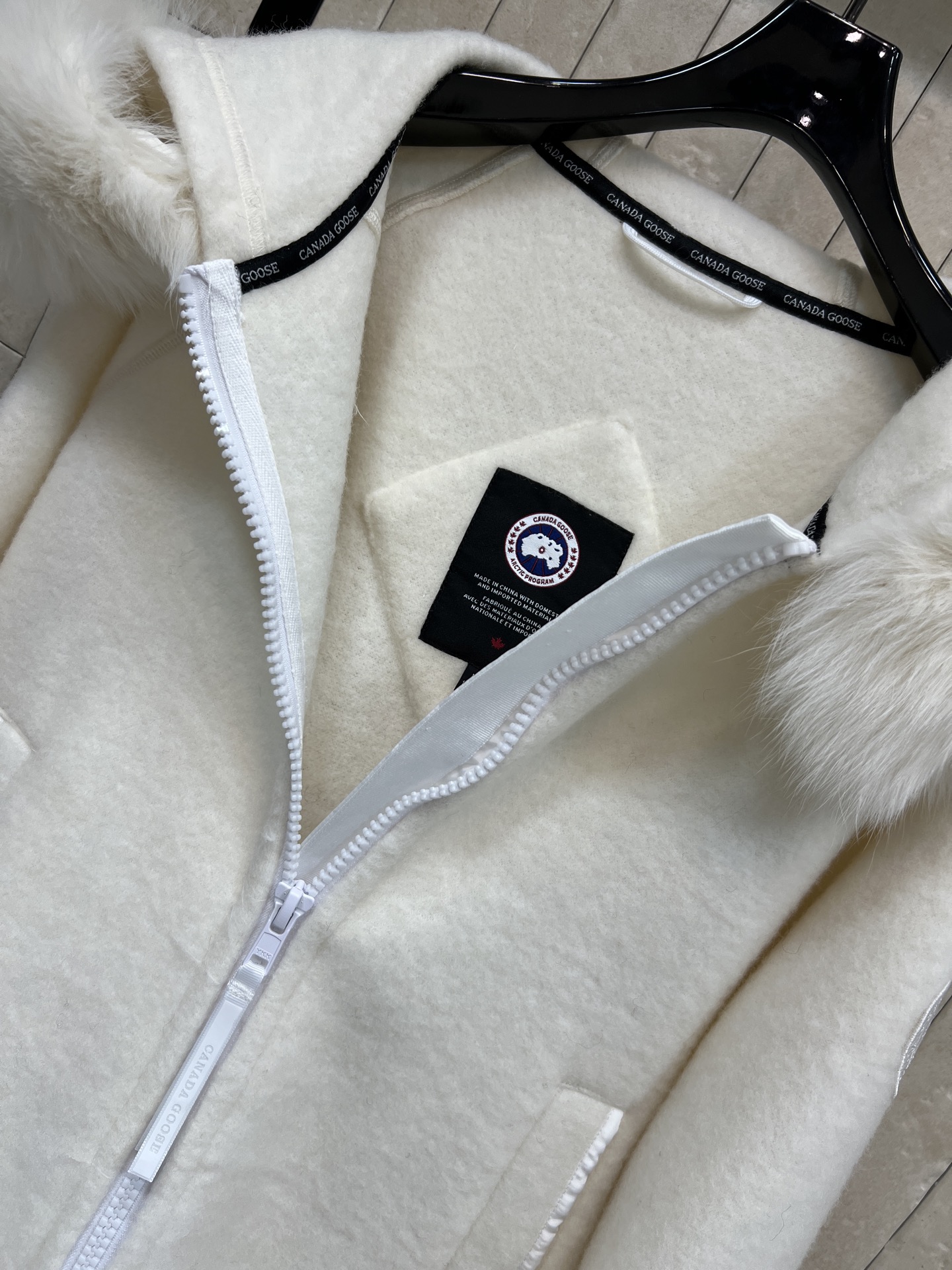 MO家 26早春新款 大毛领连帽羊毛外套 可拆卸狐狸毛领 保暖又时髦！拉链设计超方便 宽松版型慵懒随性 