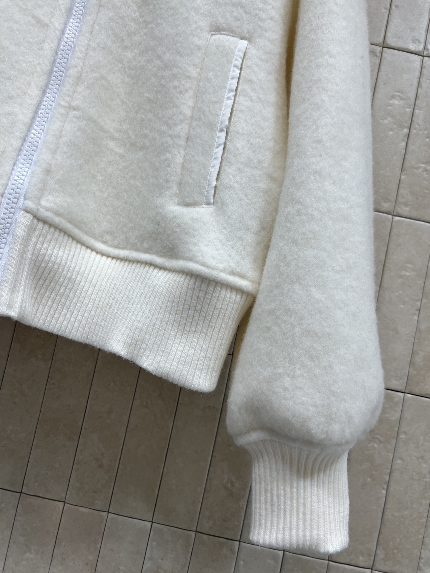 MO家 26早春新款 大毛领连帽羊毛外套 可拆卸狐狸毛领 保暖又时髦！拉链设计超方便 宽松版型慵懒随性 