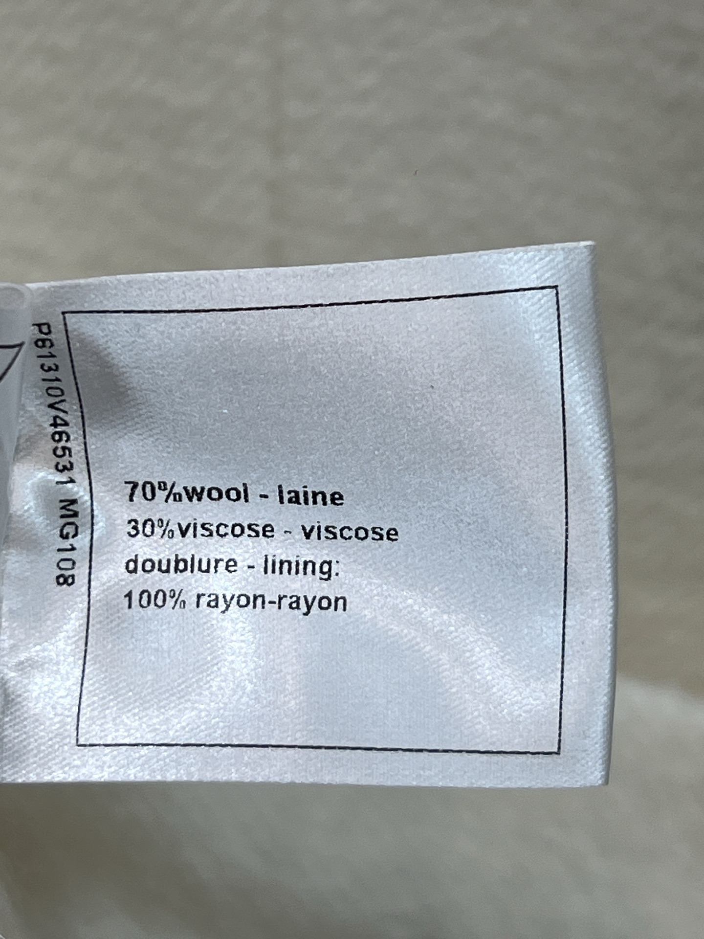小香家 26早春新款 logo胸针羊毛收腰外套 皮质拼接口袋+水钻腰带 细节满分 收腰设计修饰身形 优雅