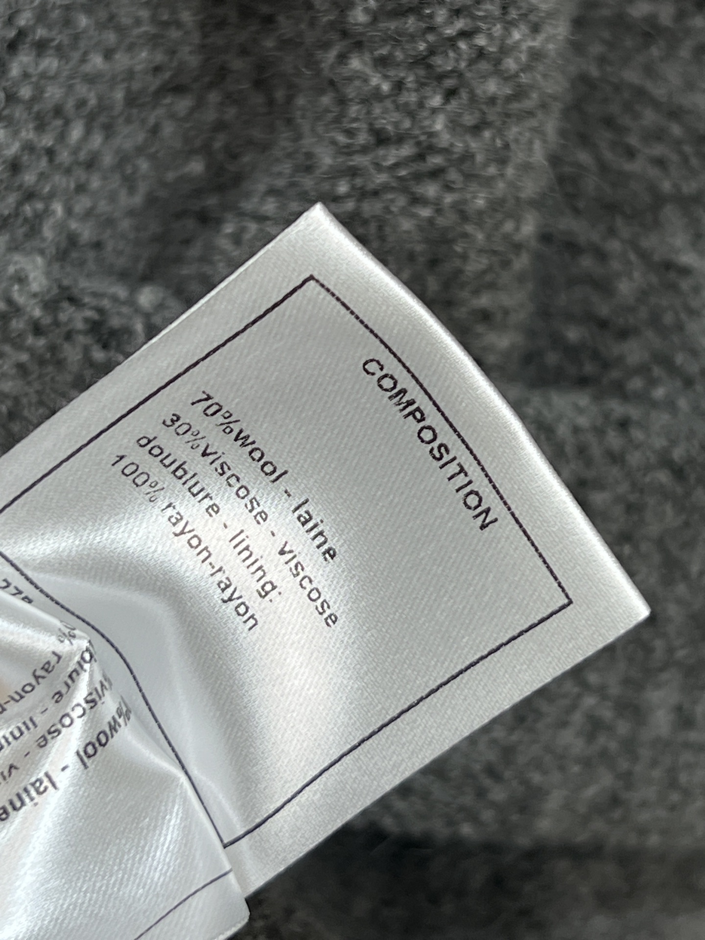 小香家 26早春新款 logo胸针羊毛收腰外套 皮质拼接口袋+水钻腰带 细节满分 收腰设计修饰身形 优雅