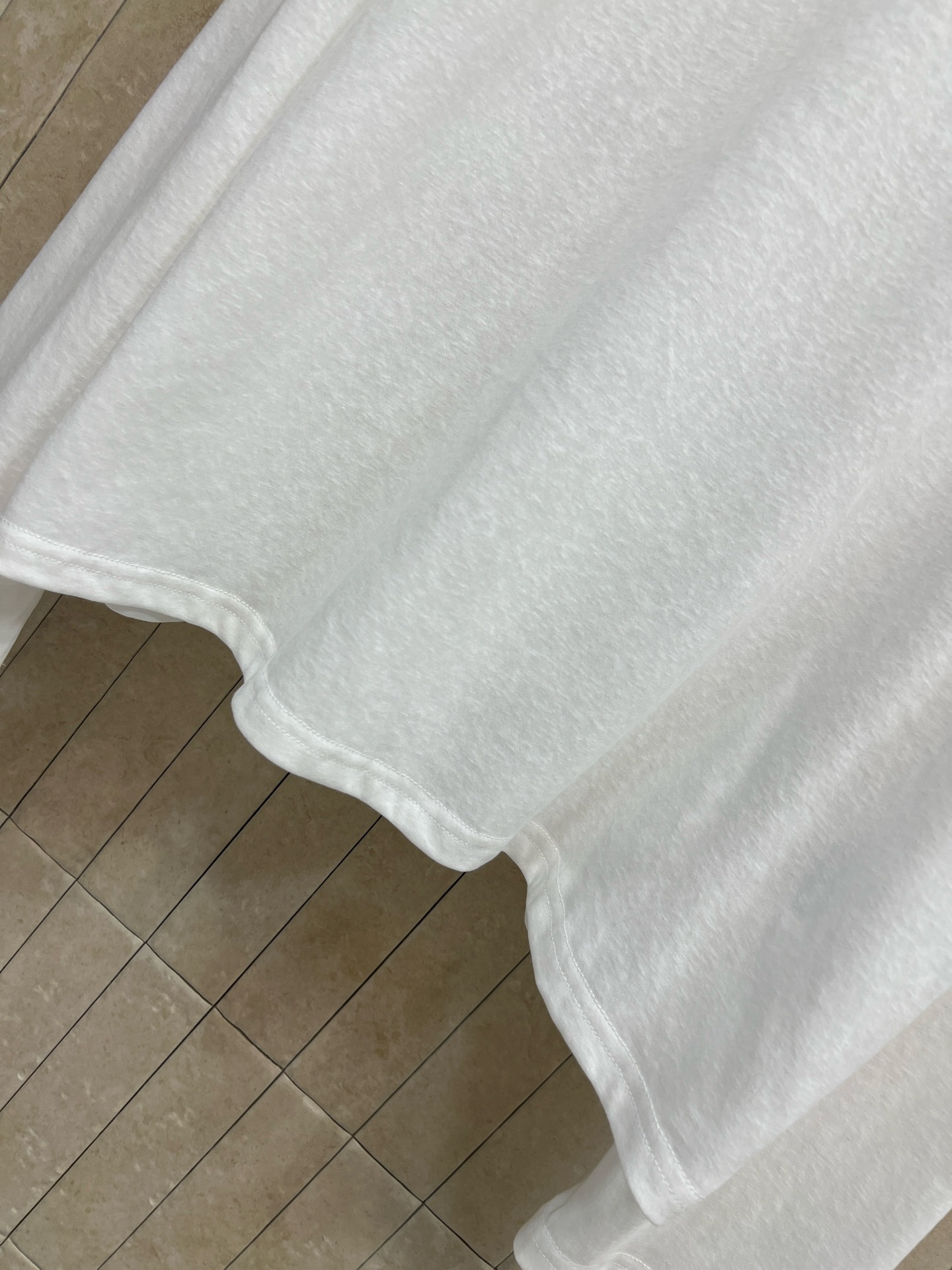 小香 26早春新款 logo刺绣白色长袖T恤 胸前logo徽标刺绣装饰 简约又时髦！纯棉材质柔软亲肤 宽