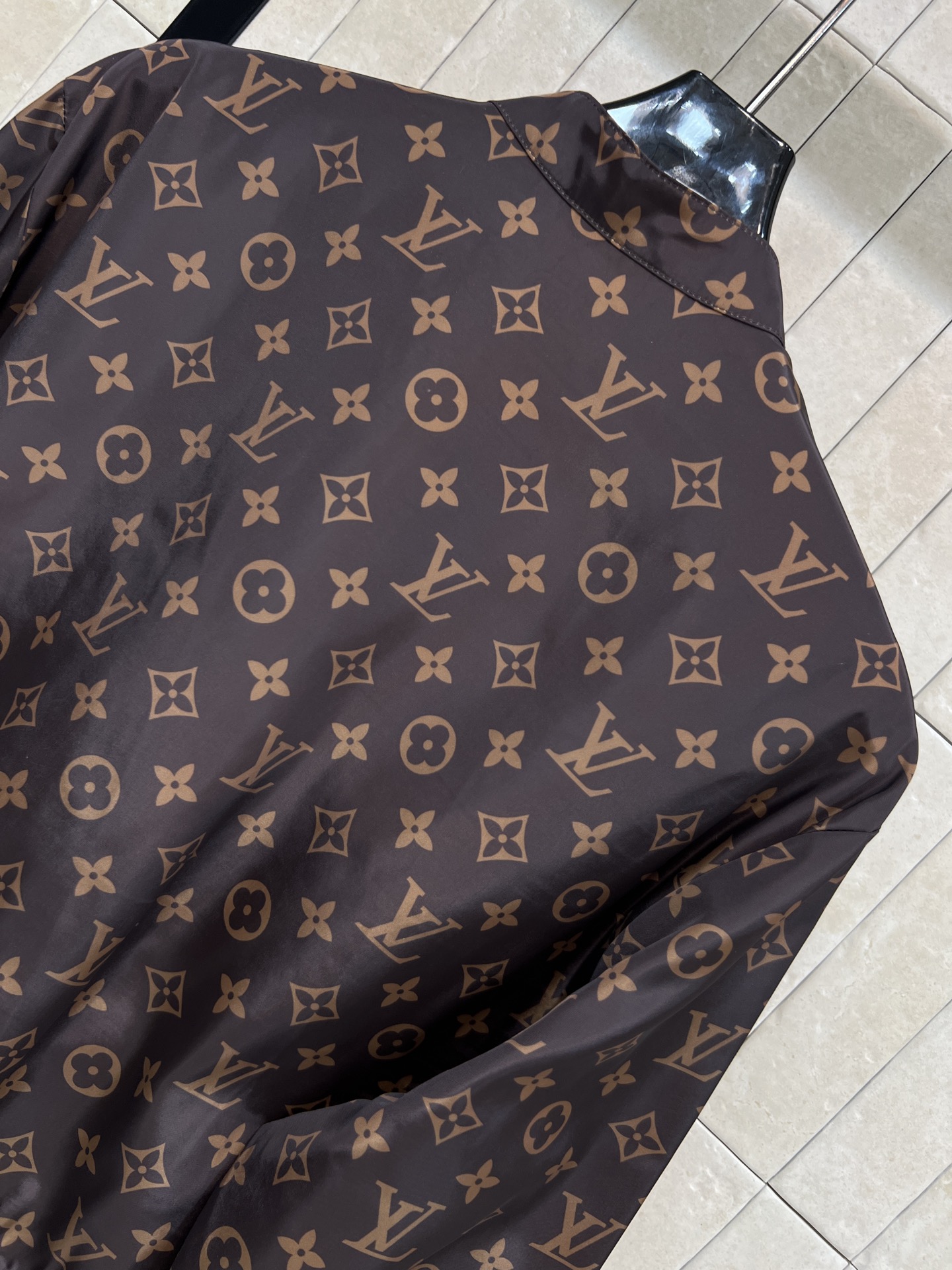 L家 26早春新款 老花双面飞行员夹克 一面经典Monogram图案 一面满印图案灵感来自旅行工具和行李