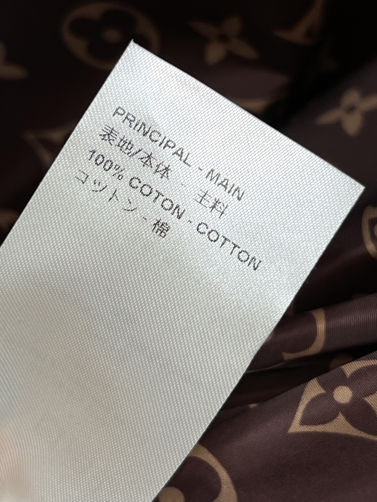 L家 26早春新款 卡其色立领工装外套 假两件廓形设计 白色抽绳立领+金属标拉链点缀 细节满分 短款剪裁