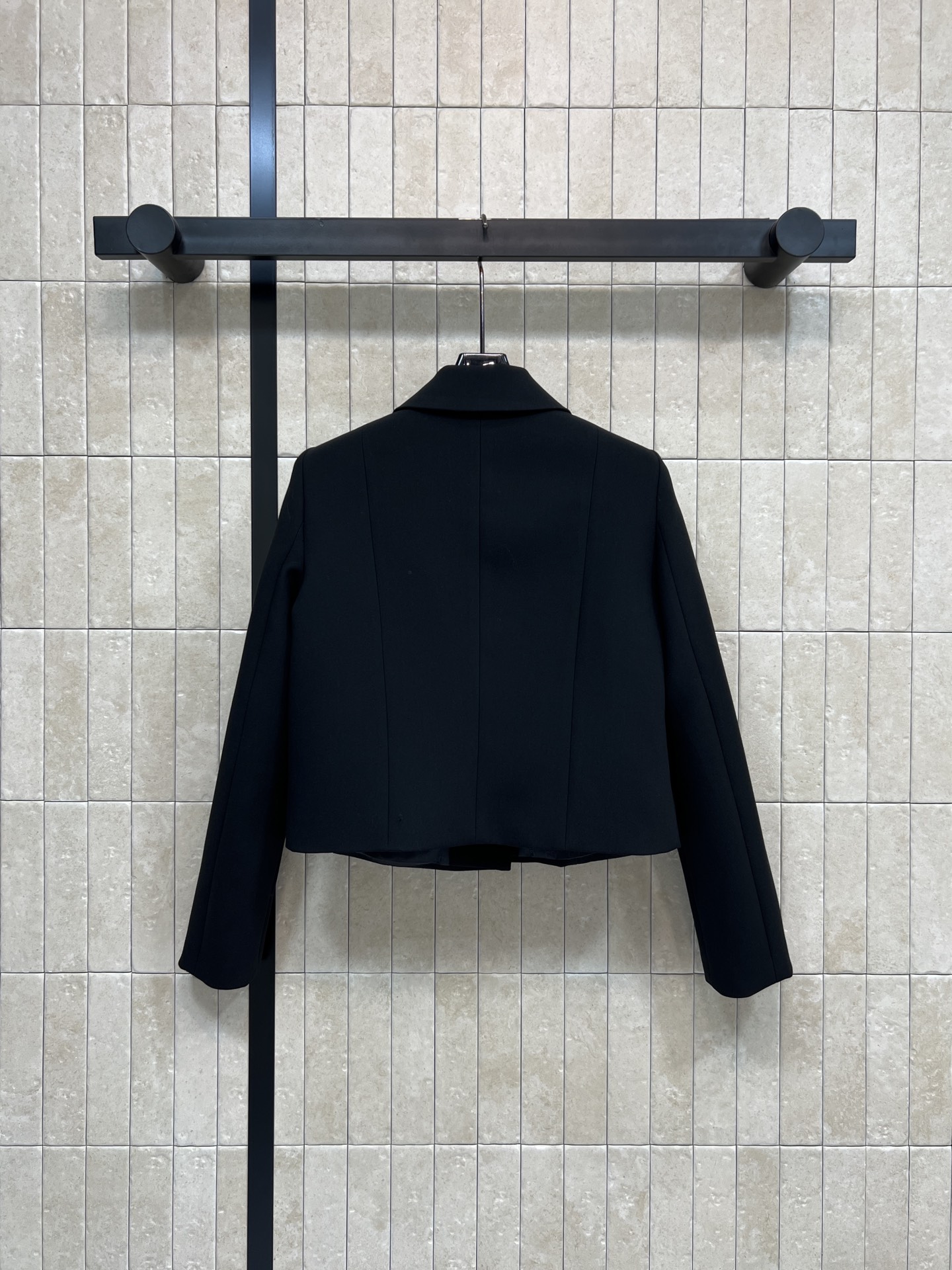 G家 26早春新款 双G纽扣羊毛夹克 短款剪裁+翻领 金色双G纽扣超吸睛 复古与现代感兼具 里面GG提花