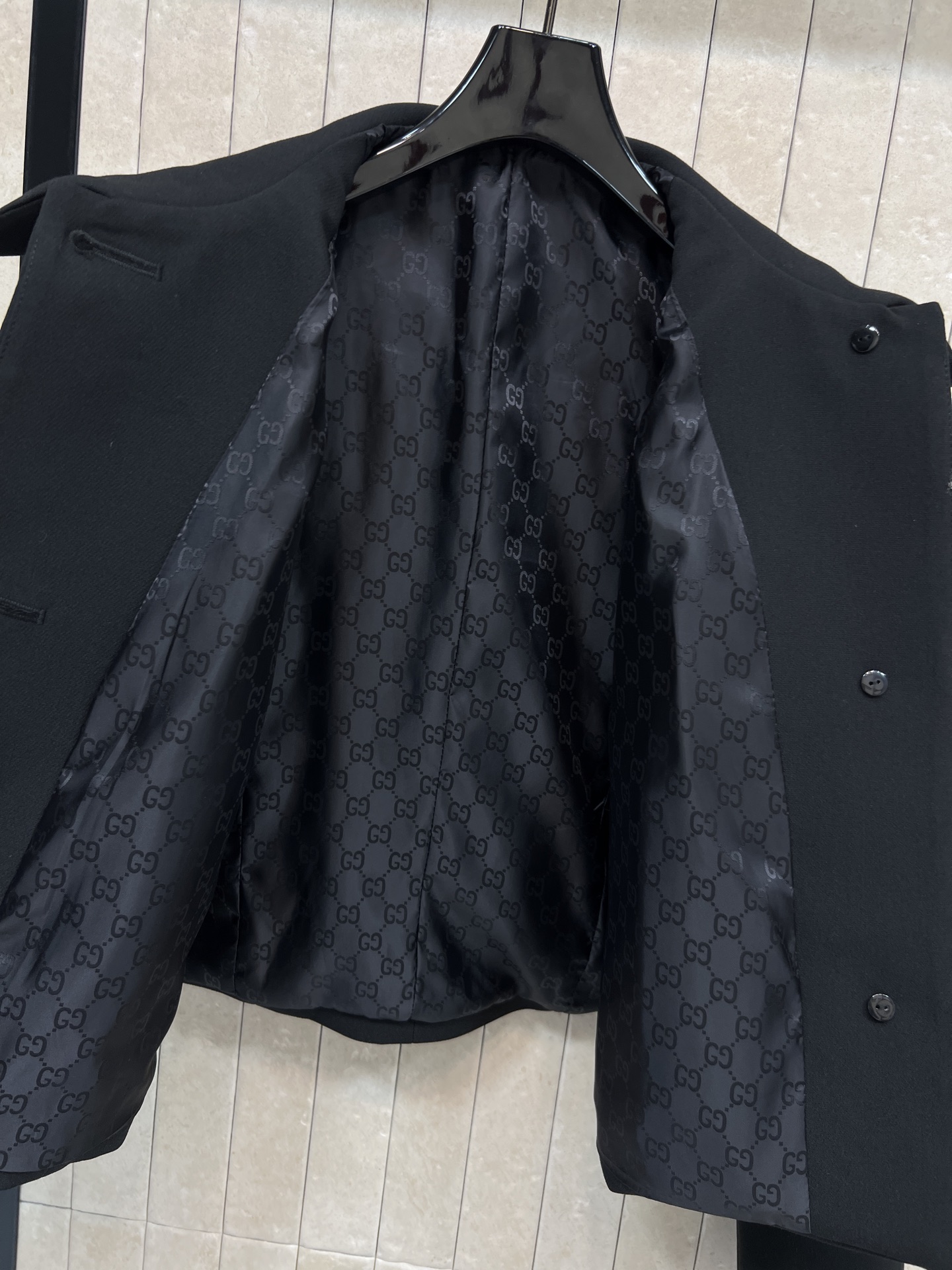 G家 26早春新款 双G纽扣羊毛夹克 短款剪裁+翻领 金色双G纽扣超吸睛 复古与现代感兼具 里面GG提花