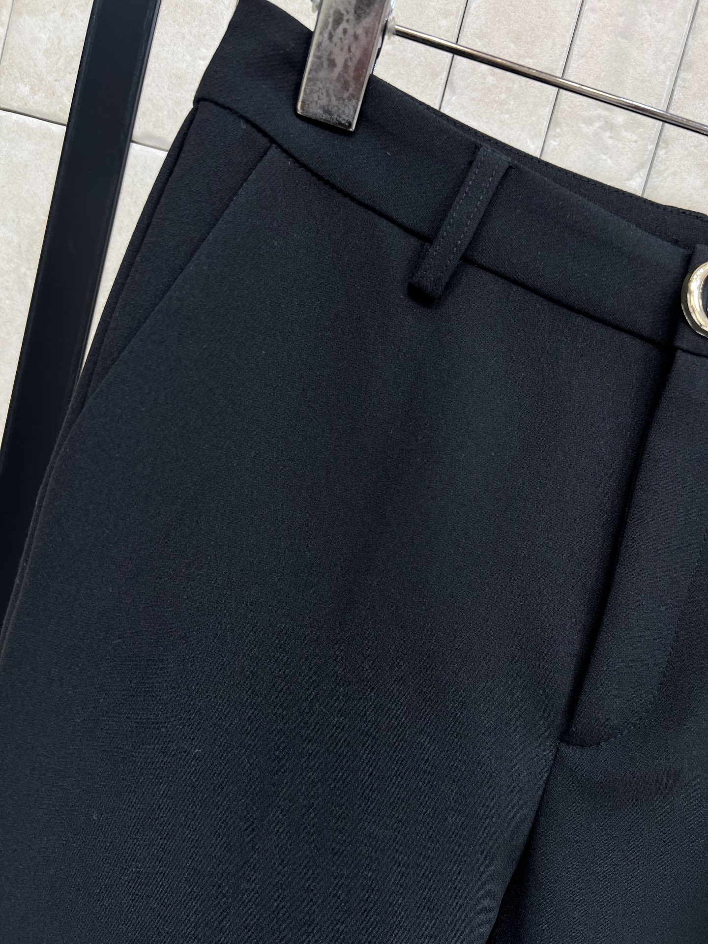 G家 26早春新款 黑色羊毛西装长裤 高腰直筒设计 金属双G纽扣装饰 超有辨识度！面料垂坠感满分 修身显