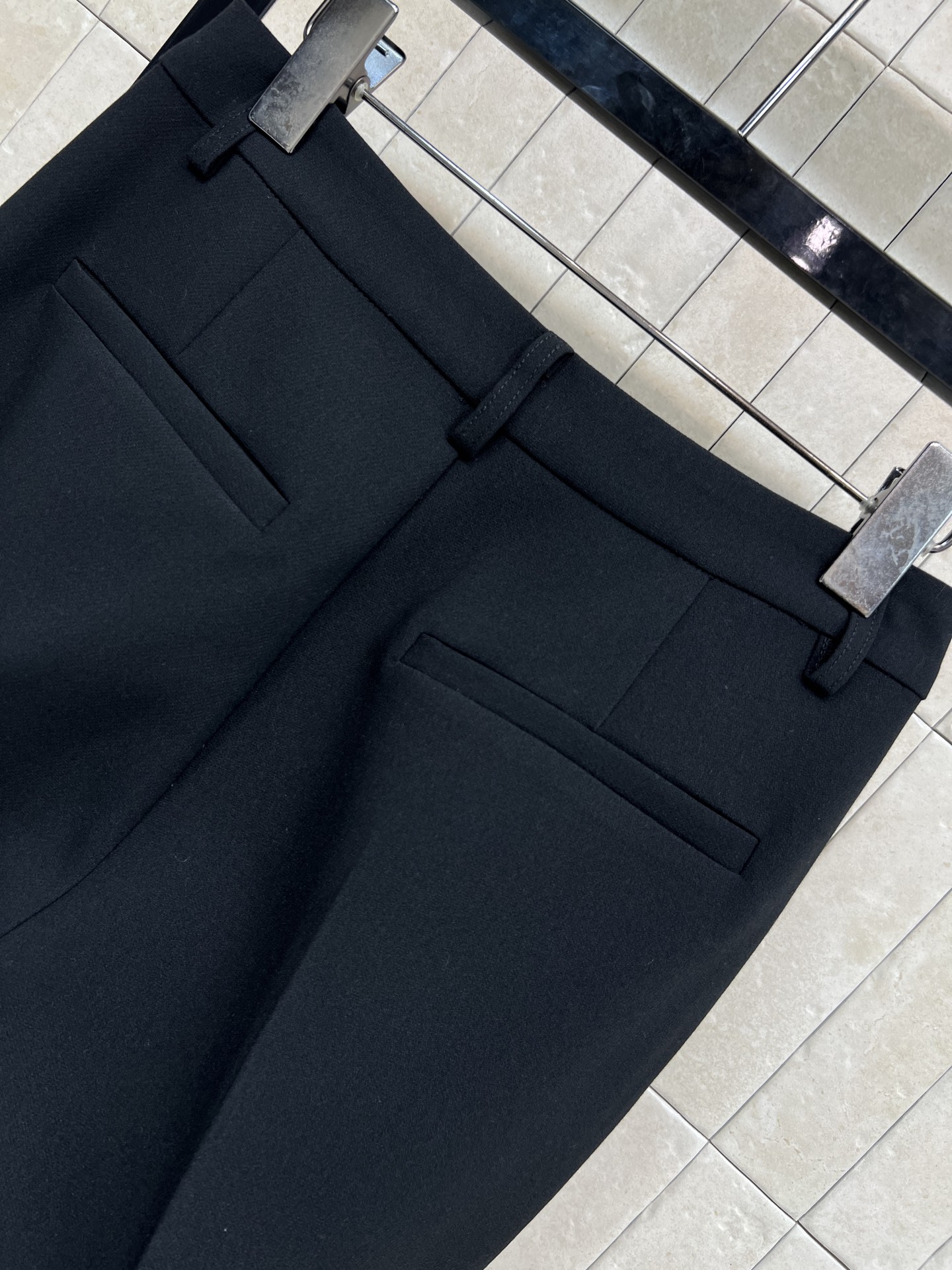 G家 26早春新款 黑色羊毛西装长裤 高腰直筒设计 金属双G纽扣装饰 超有辨识度！面料垂坠感满分 修身显