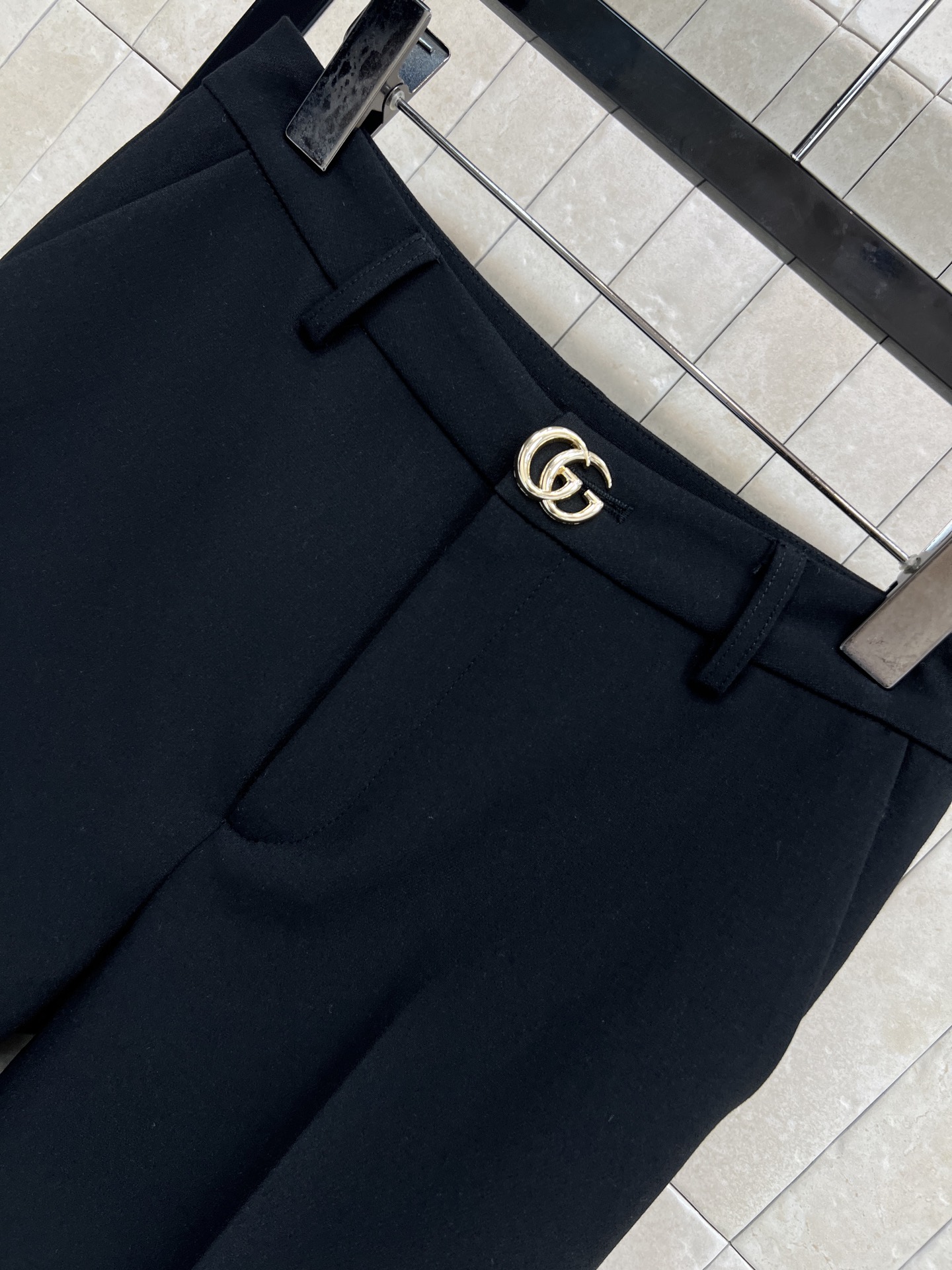 G家 26早春新款 黑色羊毛西装长裤 高腰直筒设计 金属双G纽扣装饰 超有辨识度！面料垂坠感满分 修身显