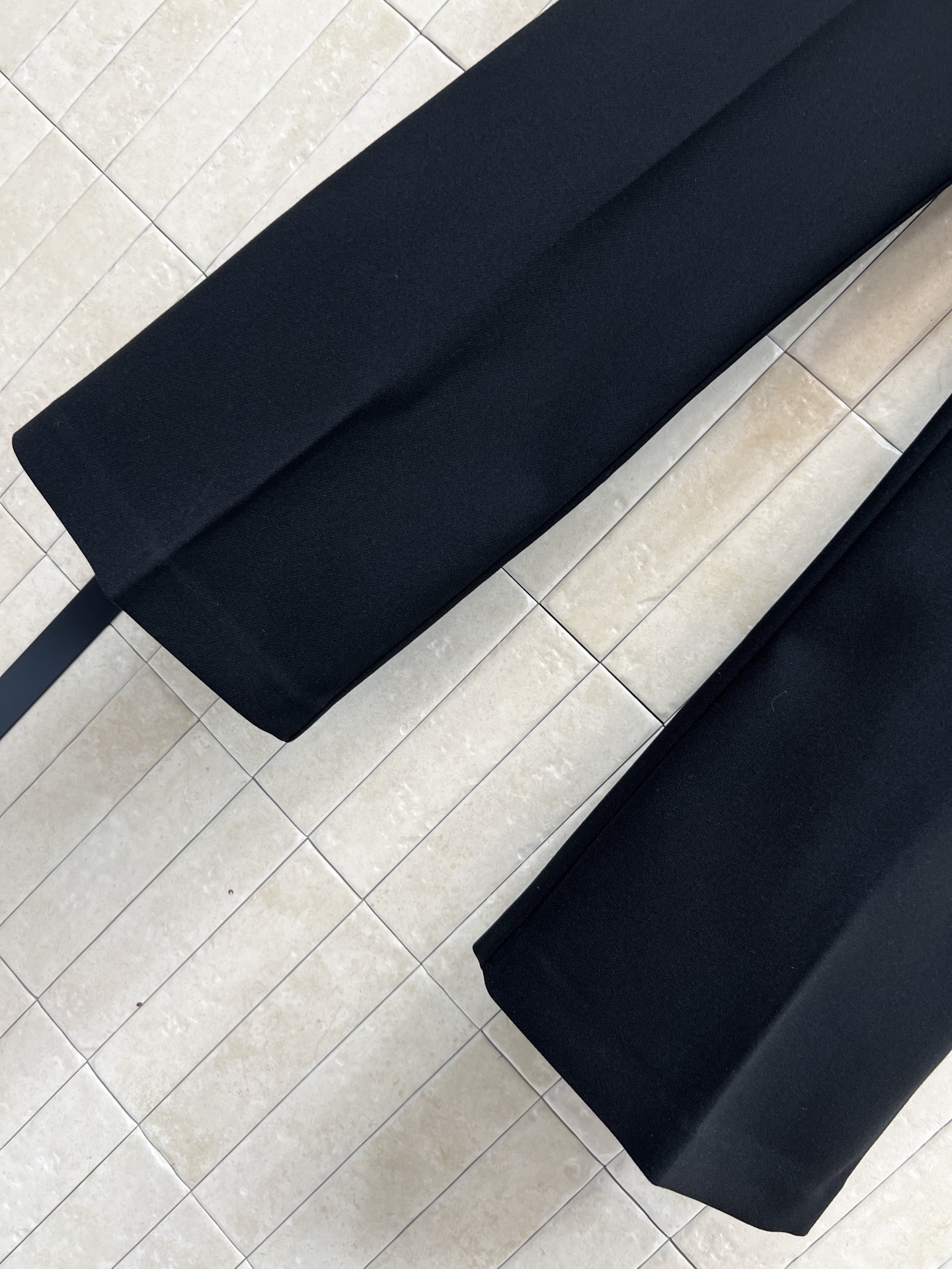 G家 26早春新款 黑色羊毛西装长裤 高腰直筒设计 金属双G纽扣装饰 超有辨识度！面料垂坠感满分 修身显