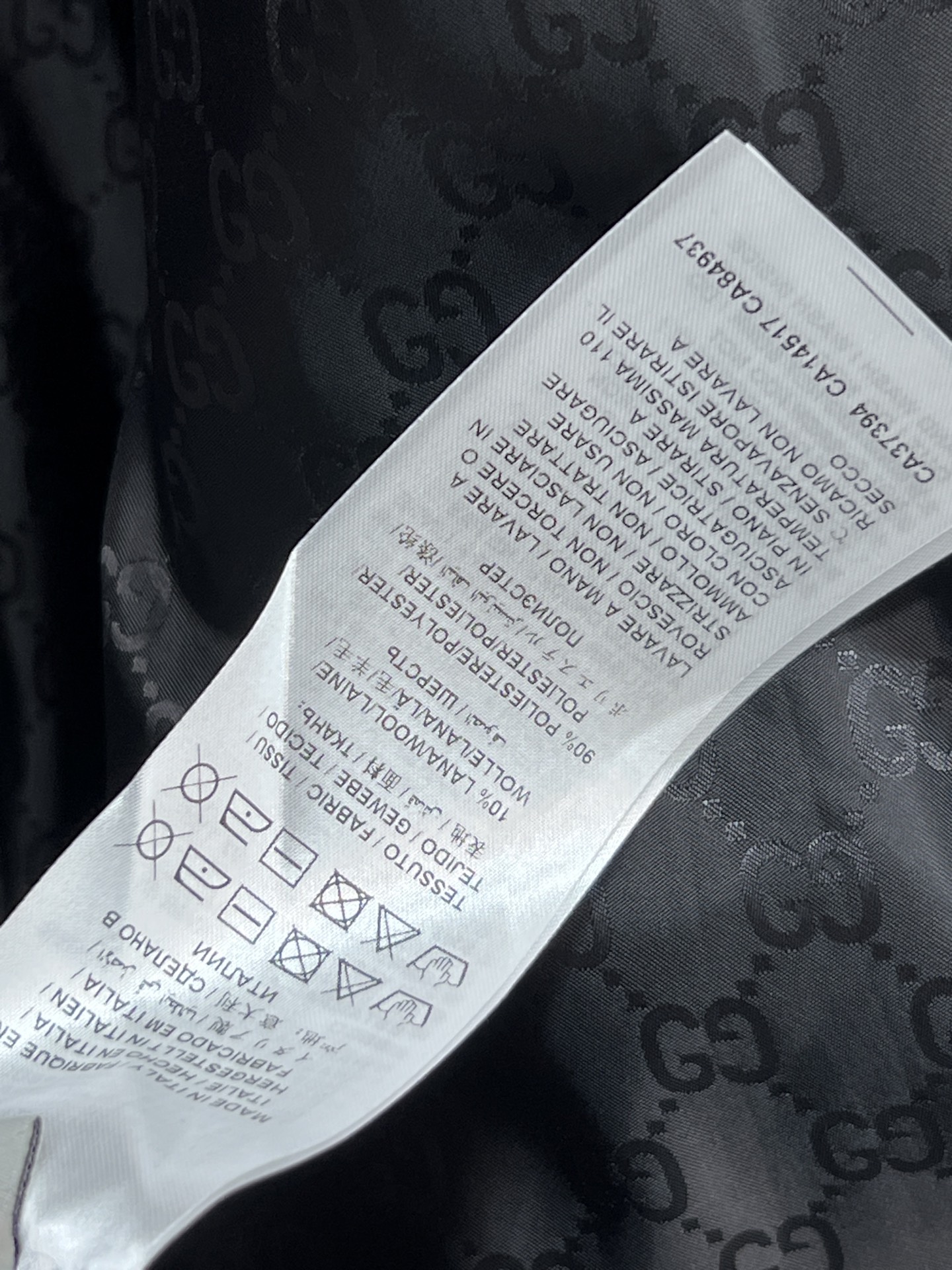 G家 26早春新款 翻领黑色羊毛大衣 黑色调+复古剪裁 利落翻领设计 四颗双G金属纽扣超吸睛 中长款版型