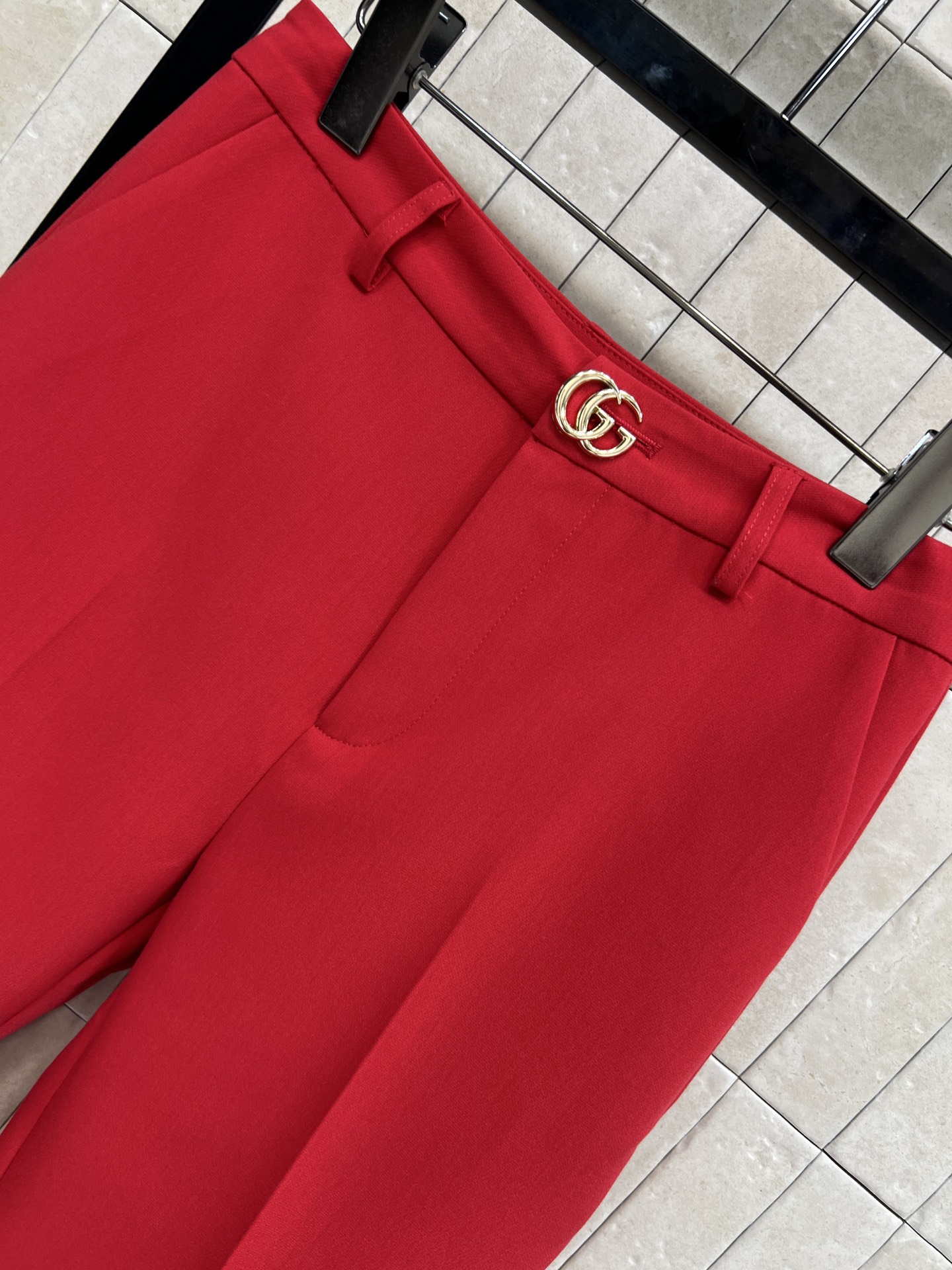 G家 26早春新款 红色羊毛西装长裤 高腰直筒设计 金属双G纽扣装饰 超有辨识度！面料垂坠感满分 修身显