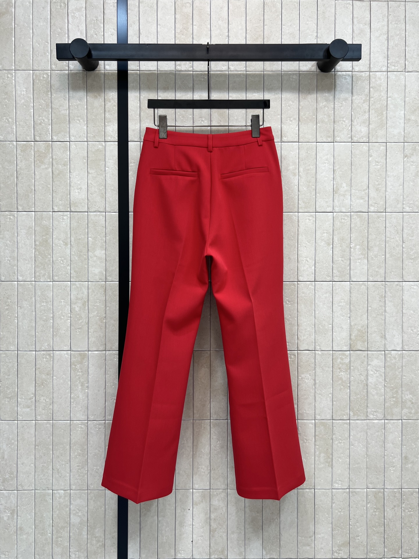 G家 26早春新款 红色羊毛西装长裤 高腰直筒设计 金属双G纽扣装饰 超有辨识度！面料垂坠感满分 修身显