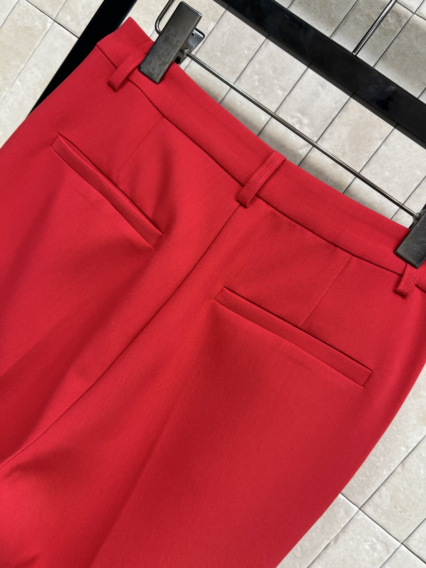 G家 26早春新款 红色羊毛西装长裤 高腰直筒设计 金属双G纽扣装饰 超有辨识度！面料垂坠感满分 修身显