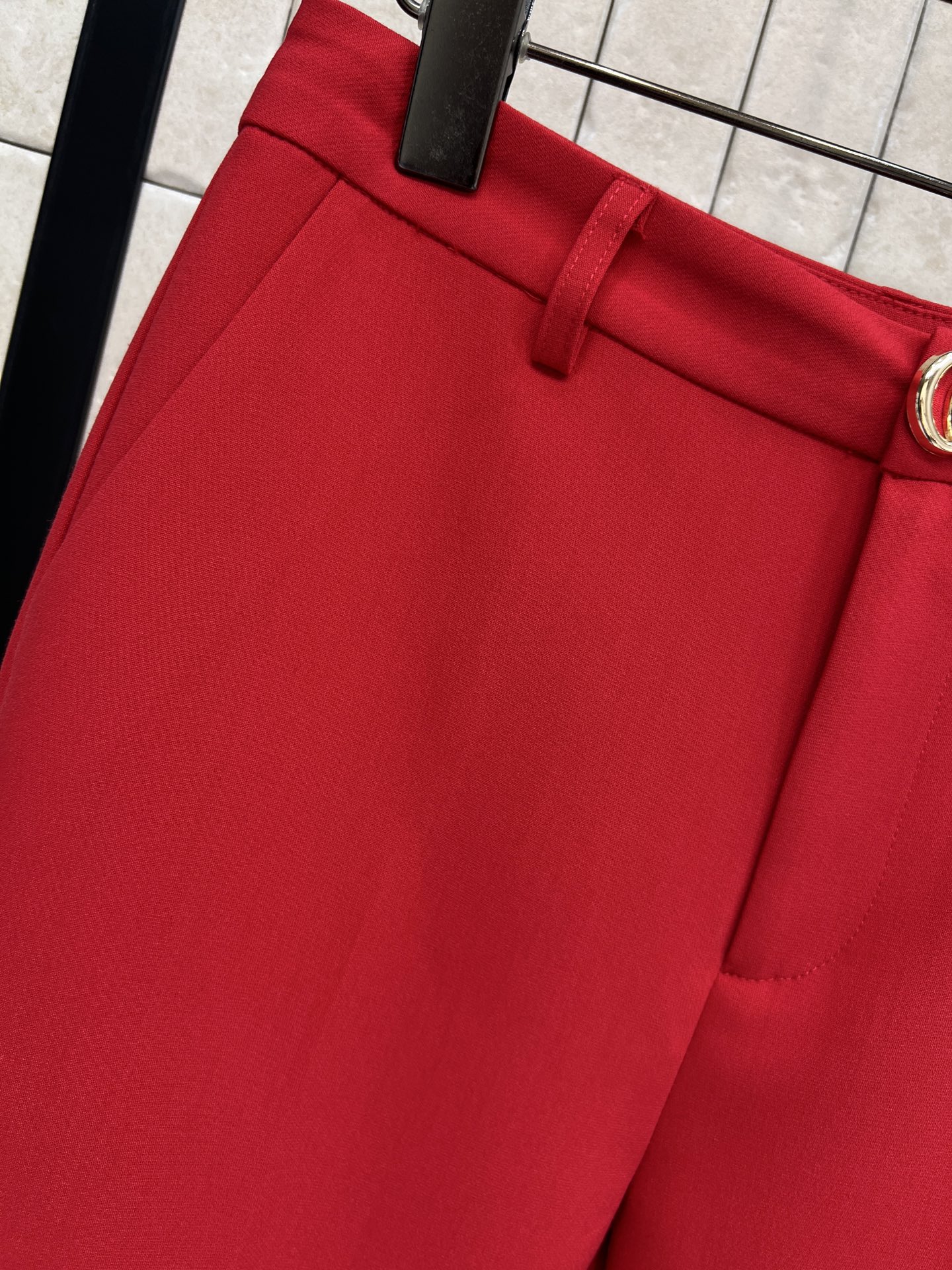 G家 26早春新款 红色羊毛西装长裤 高腰直筒设计 金属双G纽扣装饰 超有辨识度！面料垂坠感满分 修身显