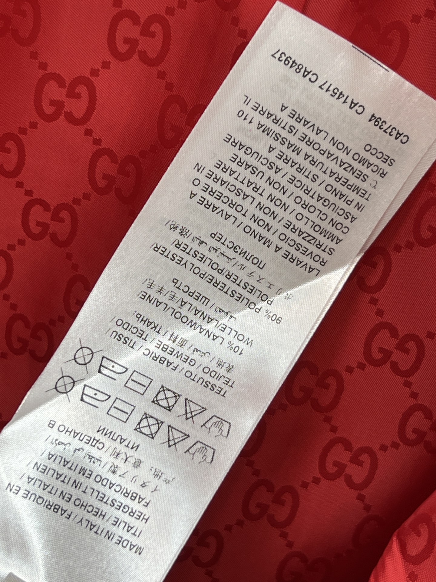 G家 26早春新款 翻领红色羊毛大衣 正红色调+复古剪裁 利落翻领设计 四颗双G金属纽扣超吸睛 中长款版