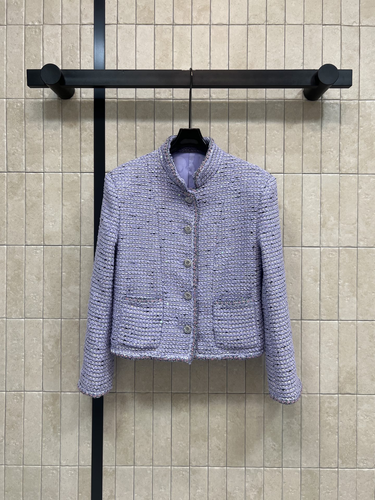 NO:728966,New style for early spring 26. Purple tweed jacket. Classic small fragrance design. Sequins woven into the tweed fabric. Short cut + round neck + metal buttons. Elegant and practical. Can be easily worn in daily or formal occasions. Purple tones have a noble temperament. Pair with light-colored or same-color items for a more high-end temperament. Three sizes in one color. Size/S-M-L,,jackets & coats,1986090926早春新款 紫色粗花呢外套 经典小香风设计 粗花呢面料里织入亮片 短款剪裁+圆领+金属纽扣 优雅又实用 日常或正式场合都能轻松驾驭 紫色调高贵气质 搭配浅色或同色系单品更显高级感气质 一色三码 Size/S-M-L,,jackets & coats,,Women's clothing