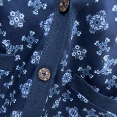 L家 26早春新款 碎花印花拼接针织毛衣 碎花元素与休闲版型碰撞出独特韵味 拼接高品质针织面料 柔软舒 L家 26早春新款 碎花印花拼接针织毛衣 碎花元素与休闲版型碰撞出独特韵味 拼接高品质针织面料 柔软舒