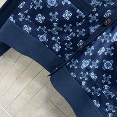 L家 26早春新款 碎花印花拼接针织毛衣 碎花元素与休闲版型碰撞出独特韵味 拼接高品质针织面料 柔软舒 L家 26早春新款 碎花印花拼接针织毛衣 碎花元素与休闲版型碰撞出独特韵味 拼接高品质针织面料 柔软舒