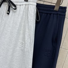 AW家 26春夏新款 抽绳收腰阔腿卫裤 轻盈透气 宽松直筒版型 高腰+抽绳 松紧随心调节 显瘦又显腿长 AW家 26春夏新款 抽绳收腰阔腿卫裤 轻盈透气 宽松直筒版型 高腰+抽绳 松紧随心调节 显瘦又显腿长