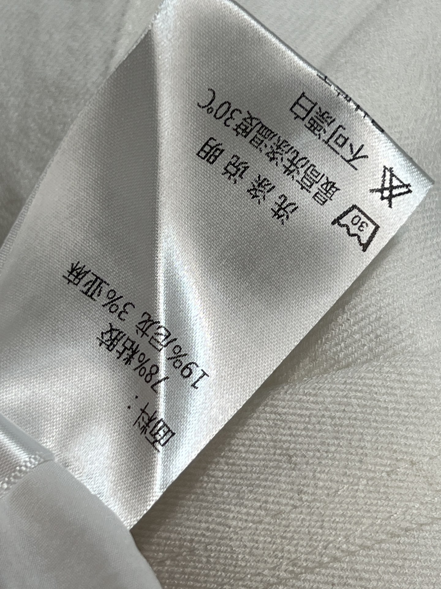 26春夏新款 白色高腰阔腿裤设计 宽松直筒版型 垂感超赞 修饰腿型又显腿长！面料柔软透气 春夏穿超舒服 