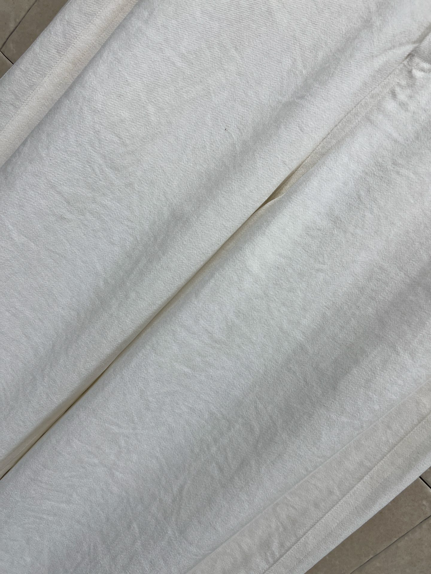 26春夏新款 白色高腰阔腿裤设计 宽松直筒版型 垂感超赞 修饰腿型又显腿长！面料柔软透气 春夏穿超舒服 