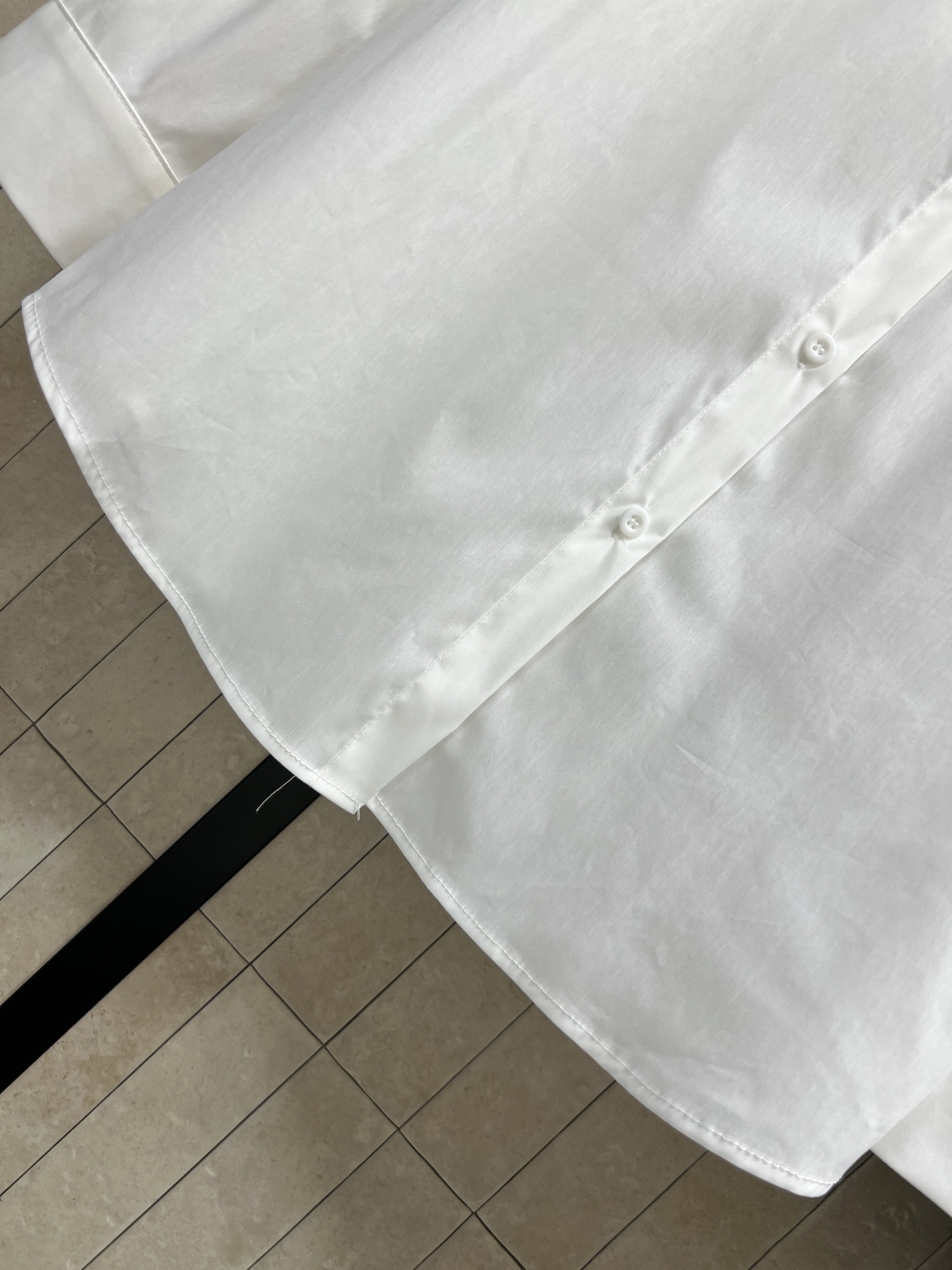 G家 26春夏新款 口袋Logo刺绣长袖衬衫 黑白纯色高级百搭 一眼清凉的感觉 还可以当防晒穿 右侧胸前