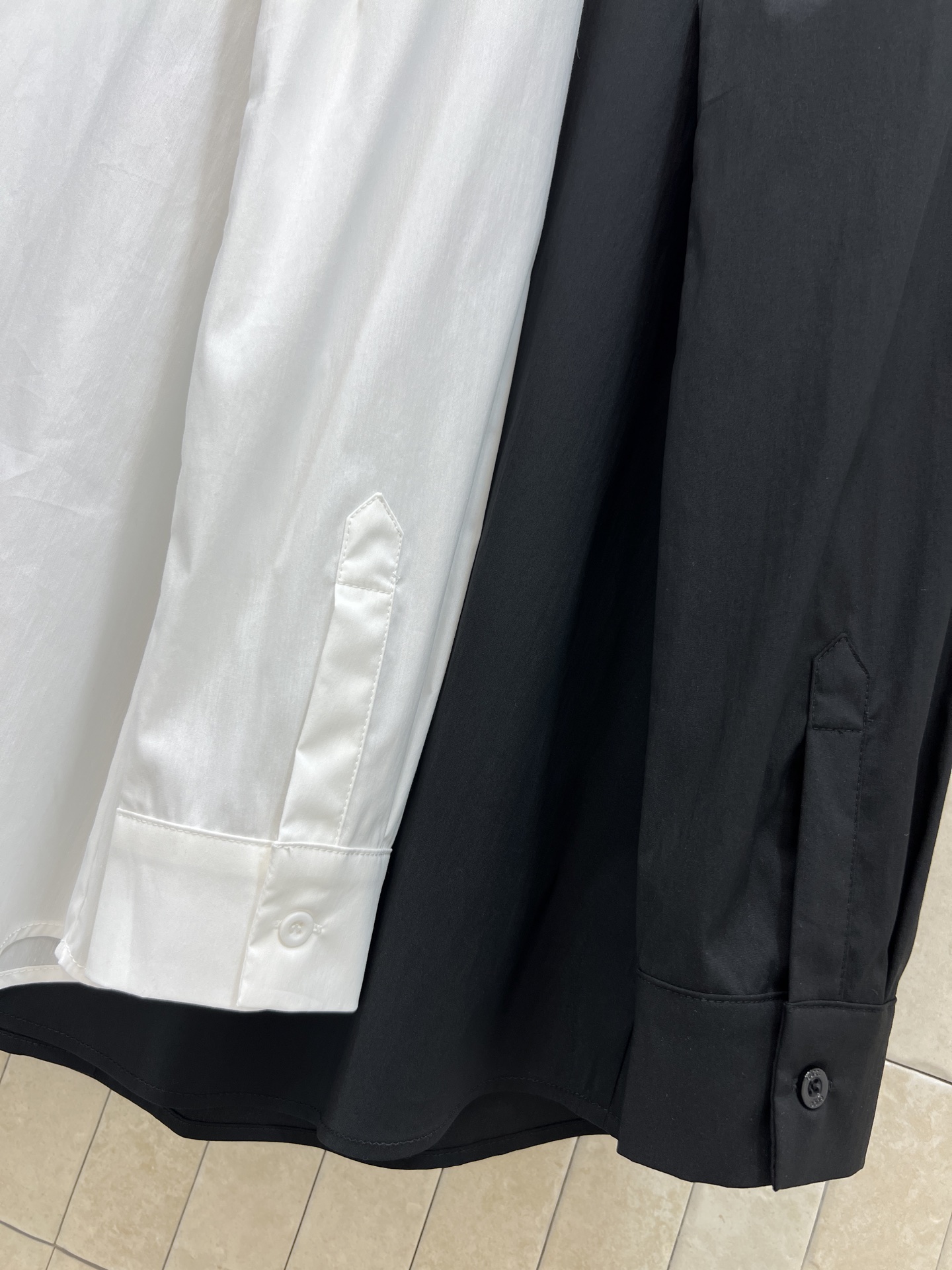 G家 26春夏新款 口袋Logo刺绣长袖衬衫 黑白纯色高级百搭 一眼清凉的感觉 还可以当防晒穿 右侧胸前