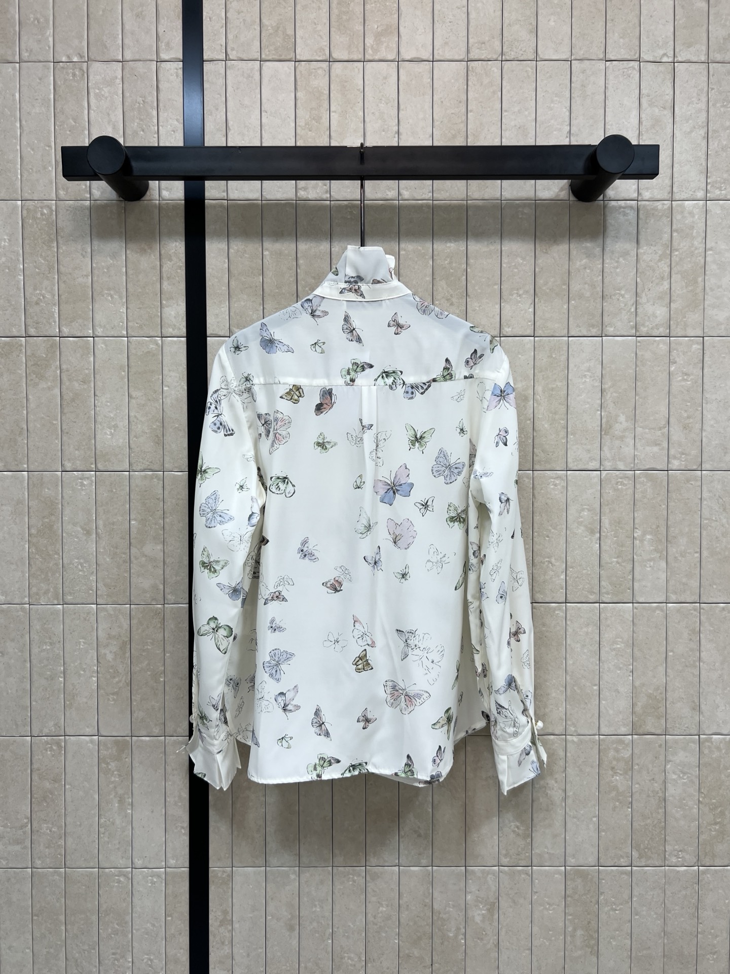 D家 26春夏新款 蝴蝶印花衬衫 白色底配蝴蝶图案印花 清新又文艺！领口.袖口荷叶花边设计 超甜美 CD