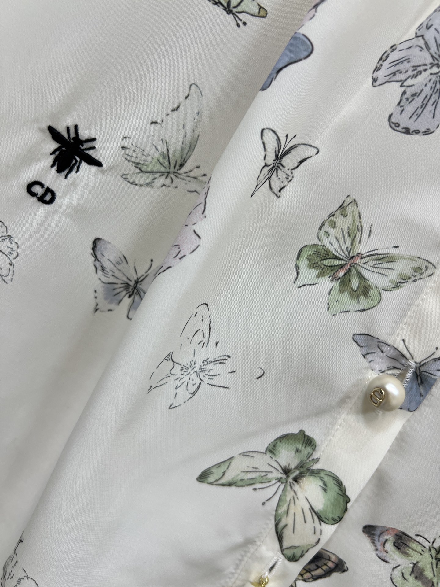D家 26春夏新款 蝴蝶印花衬衫 白色底配蝴蝶图案印花 清新又文艺！领口.袖口荷叶花边设计 超甜美 CD