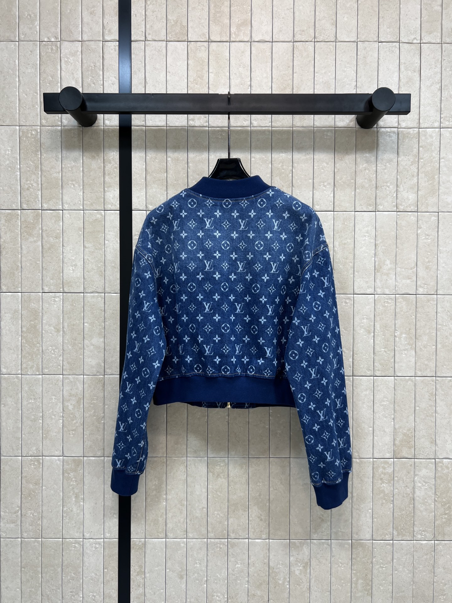 L家 26春夏新款 老花丹宁牛仔衬衫外套 经典老花提花 复古又时髦！按扣+金属logo标牌 细节满分 宽