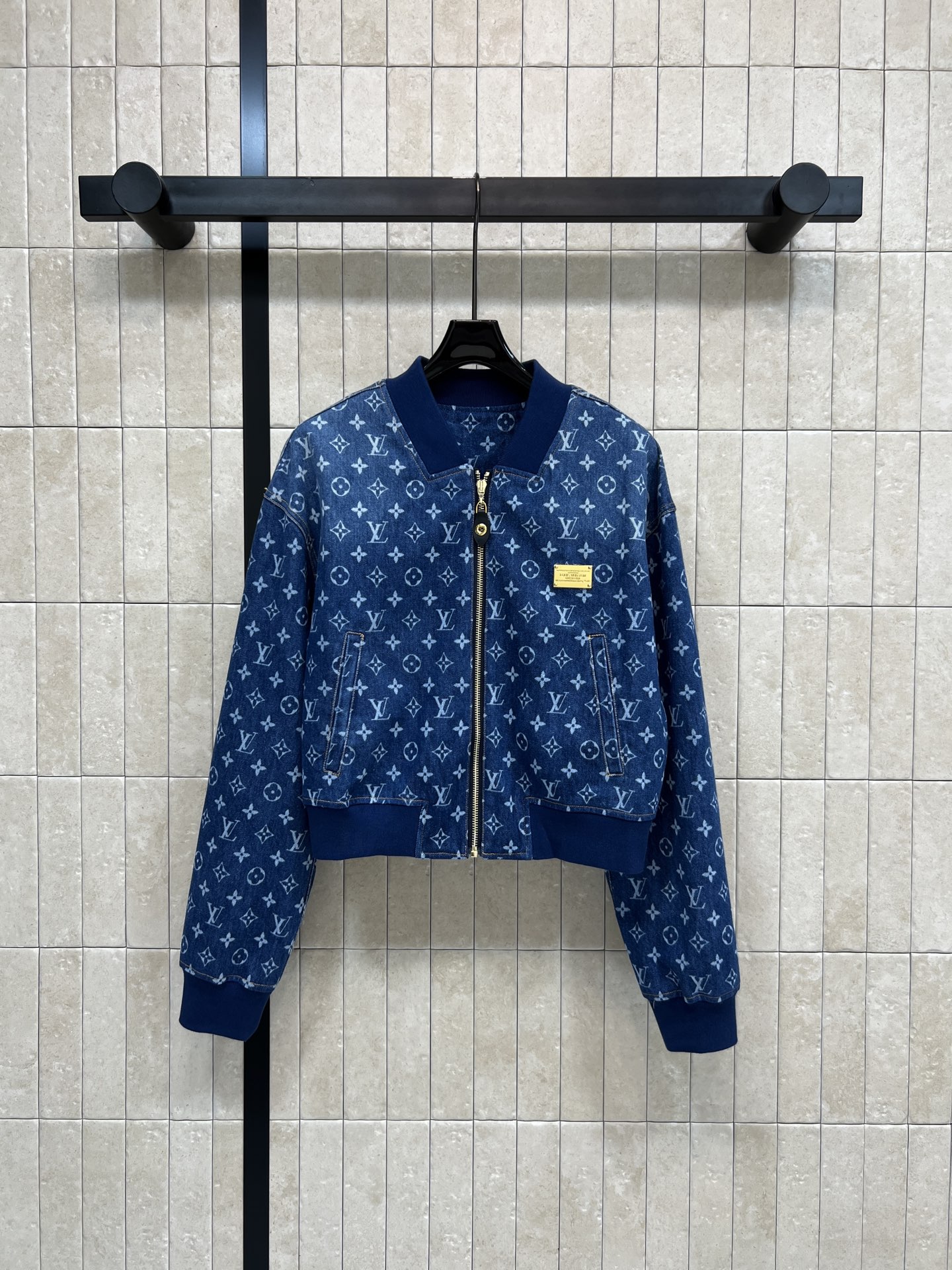 L家 26春夏新款 老花丹宁牛仔衬衫外套 经典老花提花 复古又时髦！按扣+金属logo标牌 细节满分 宽