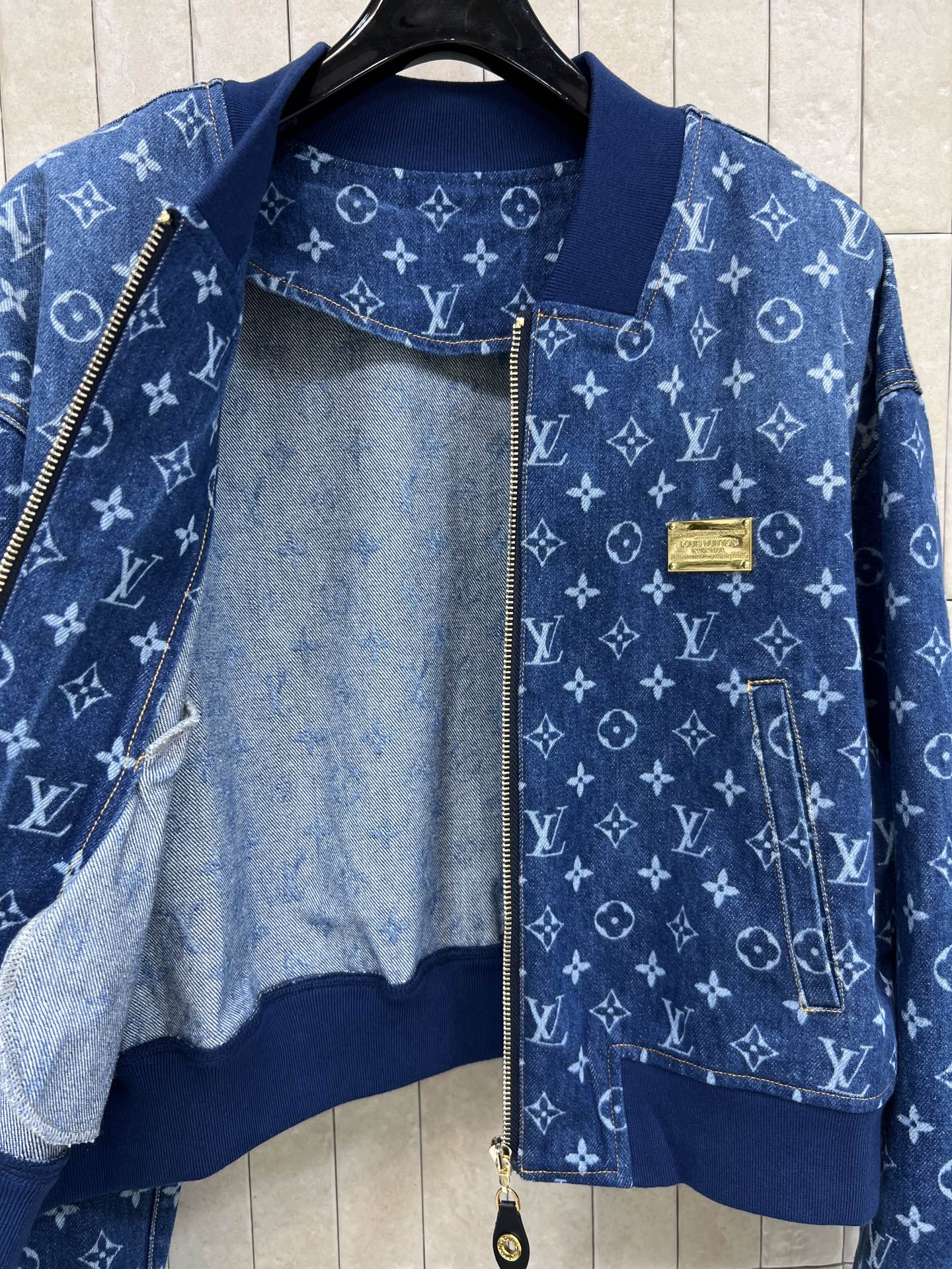 L家 26春夏新款 老花丹宁牛仔衬衫外套 经典老花提花 复古又时髦！按扣+金属logo标牌 细节满分 宽