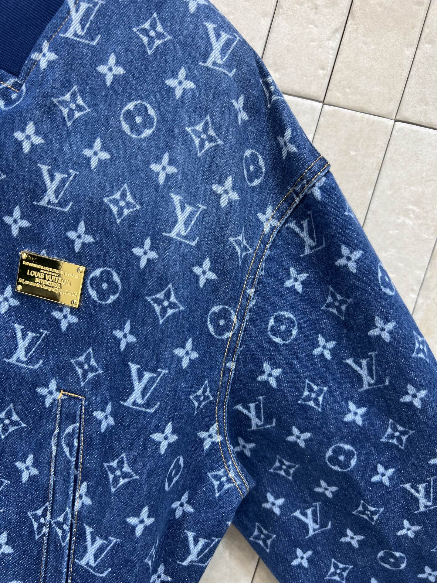 L家 26春夏新款 老花丹宁牛仔衬衫外套 经典老花提花 复古又时髦！按扣+金属logo标牌 细节满分 宽