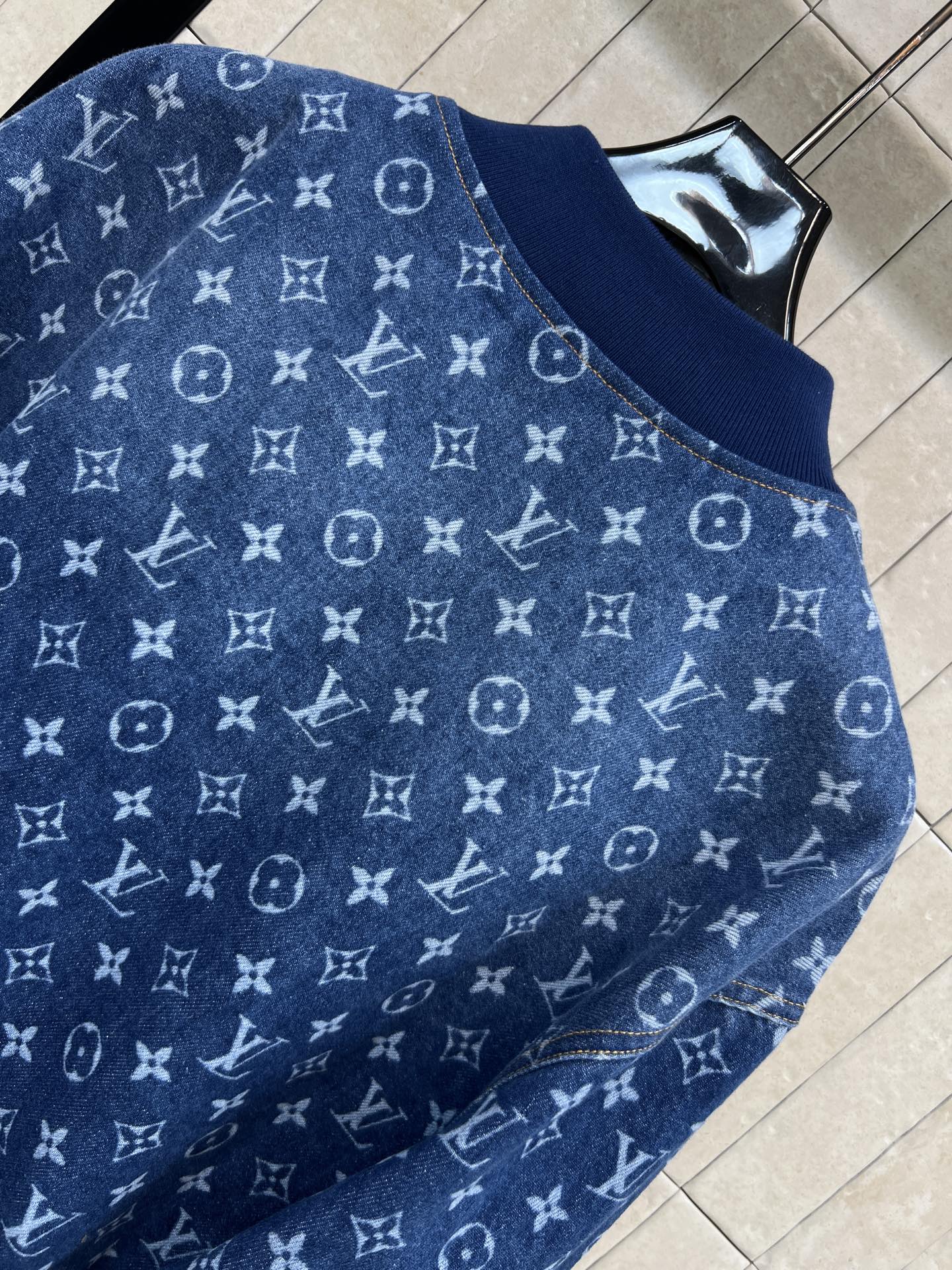 L家 26春夏新款 老花丹宁牛仔衬衫外套 经典老花提花 复古又时髦！按扣+金属logo标牌 细节满分 宽