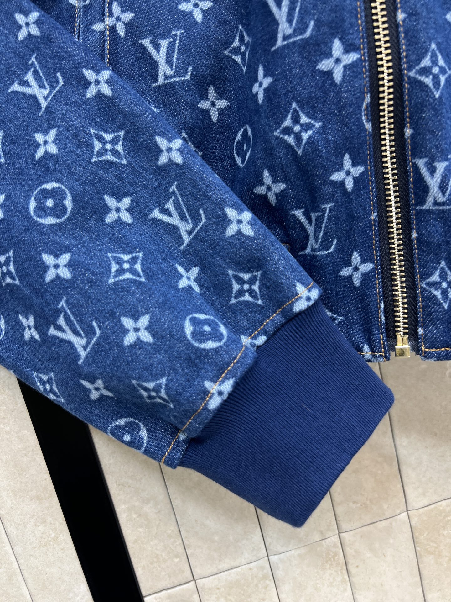 L家 26春夏新款 老花丹宁牛仔衬衫外套 经典老花提花 复古又时髦！按扣+金属logo标牌 细节满分 宽