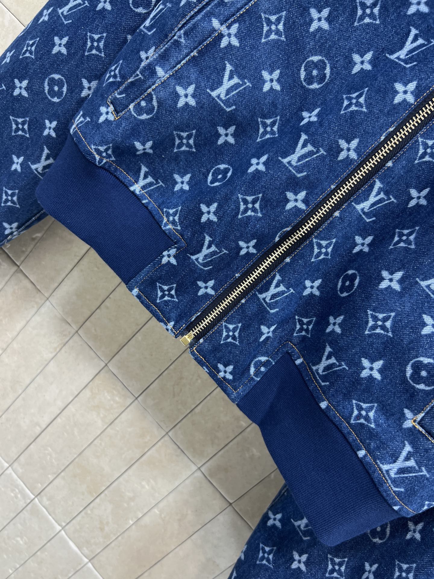 L家 26春夏新款 老花丹宁牛仔衬衫外套 经典老花提花 复古又时髦！按扣+金属logo标牌 细节满分 宽