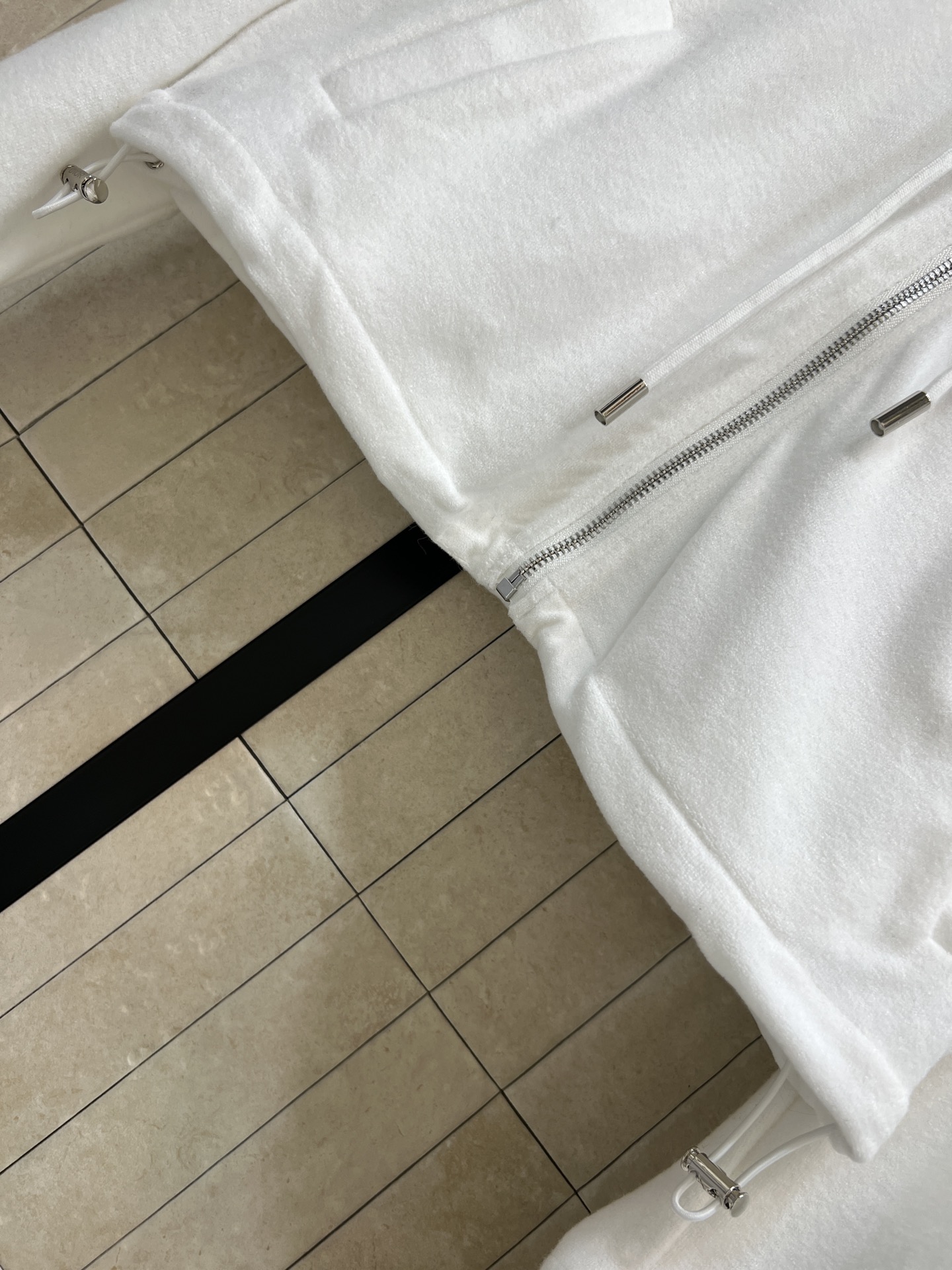 D家 26春夏新款 条纹运动套装 连帽拉链外套+宽松长裤 品牌logo刺绣点缀 简约设计+撞色条纹 运动