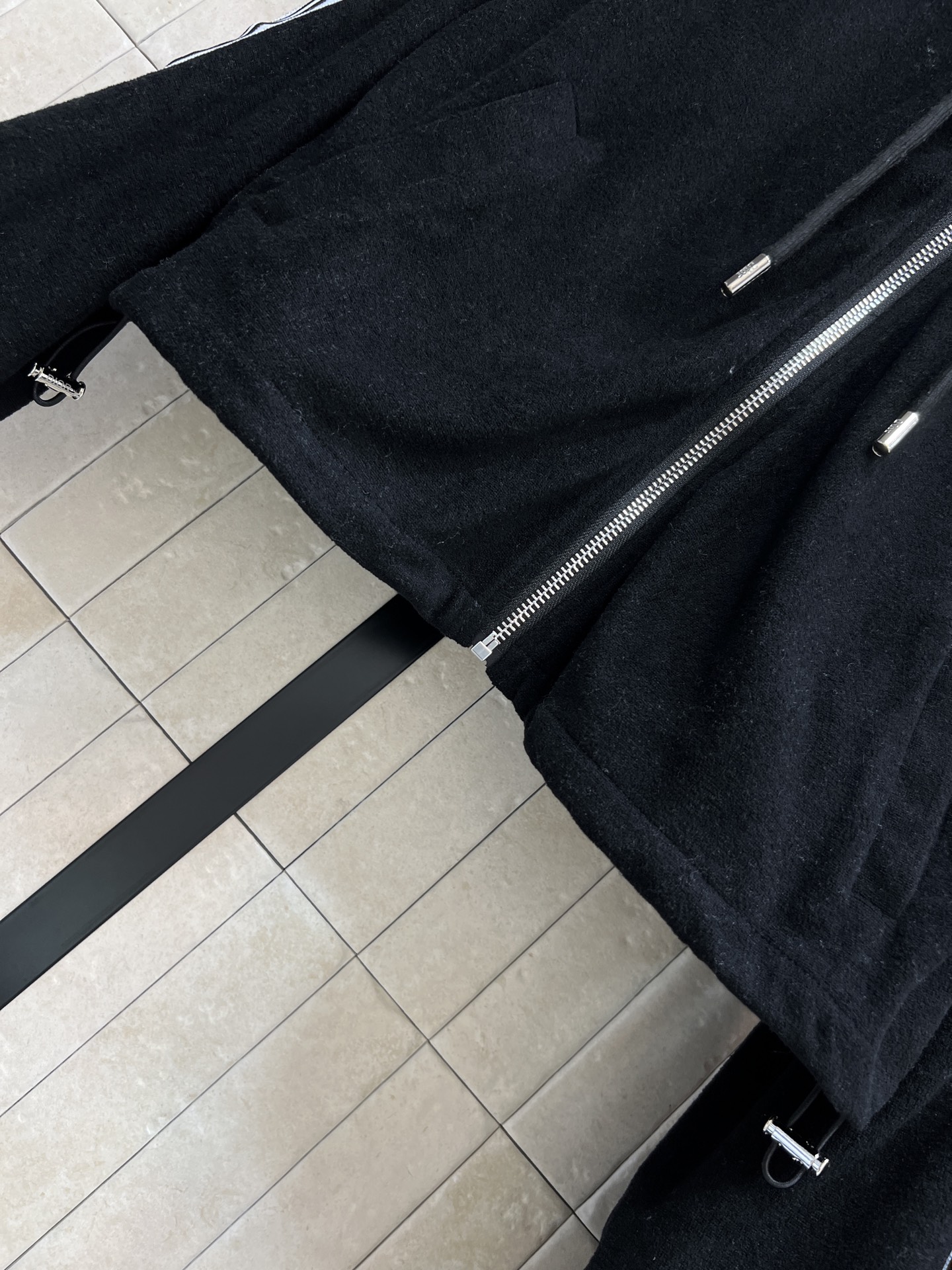 D家 26春夏新款 条纹运动套装 连帽拉链外套+宽松长裤 品牌logo刺绣点缀 简约设计+撞色条纹 运动