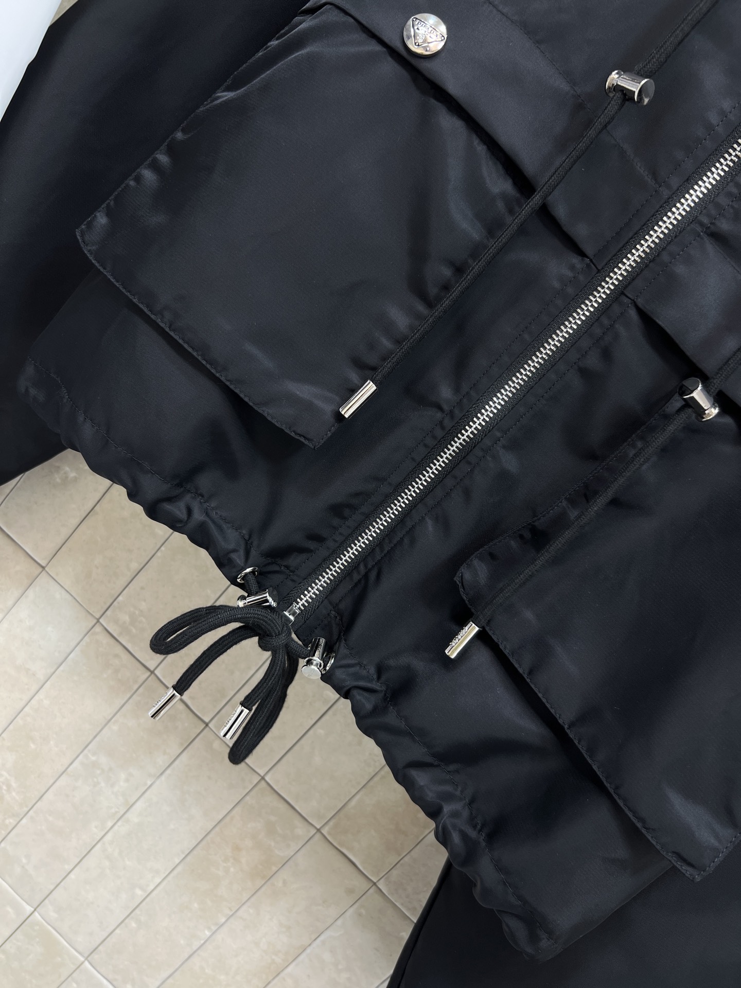 PD家 26春夏新款 连帽短款冲锋衣 轻薄防风面料 春秋穿超合适！连帽+拉链设计 实用又时髦 胸前双口袋