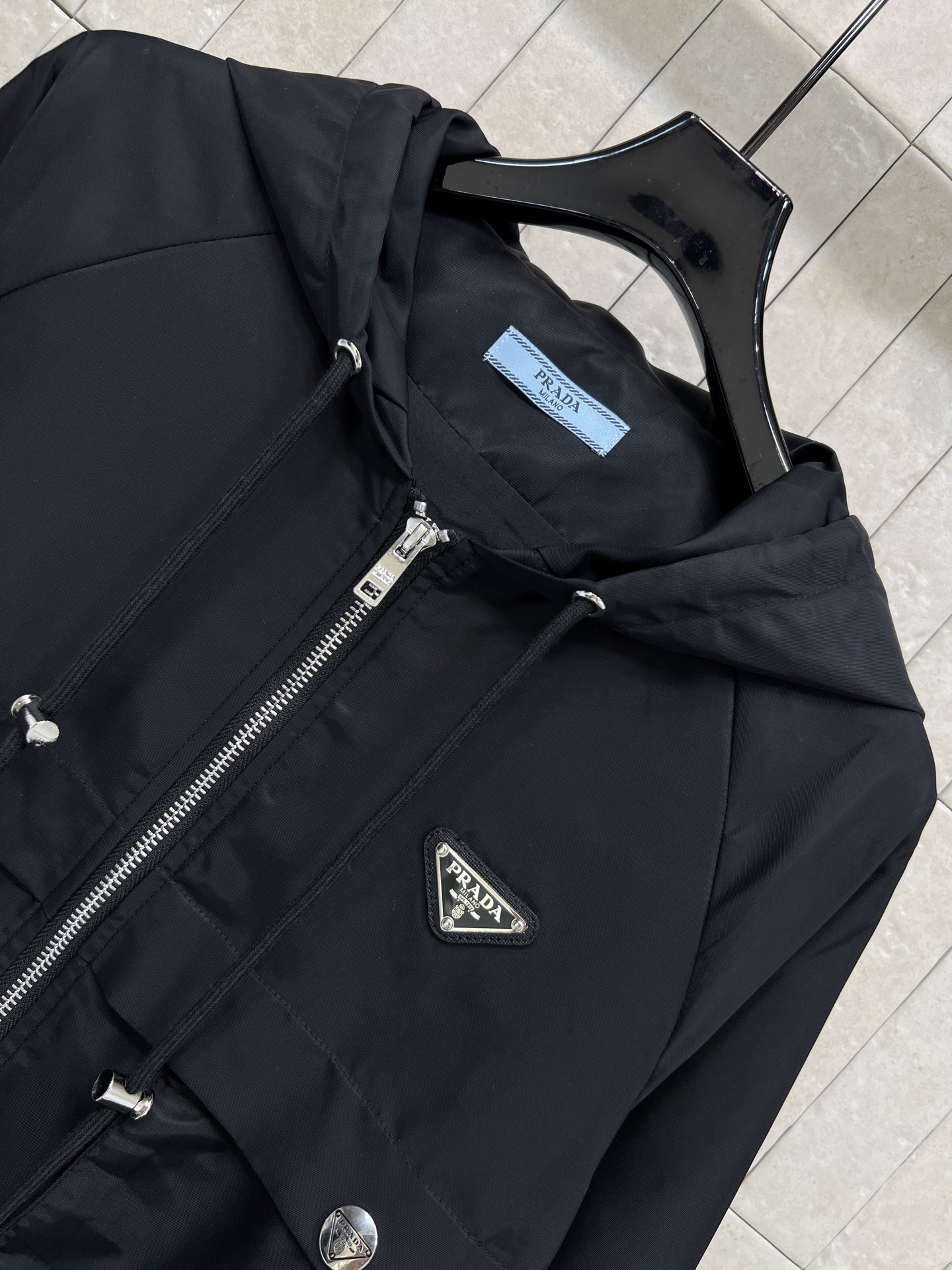 PD家 26春夏新款 连帽短款冲锋衣 轻薄防风面料 春秋穿超合适！连帽+拉链设计 实用又时髦 胸前双口袋