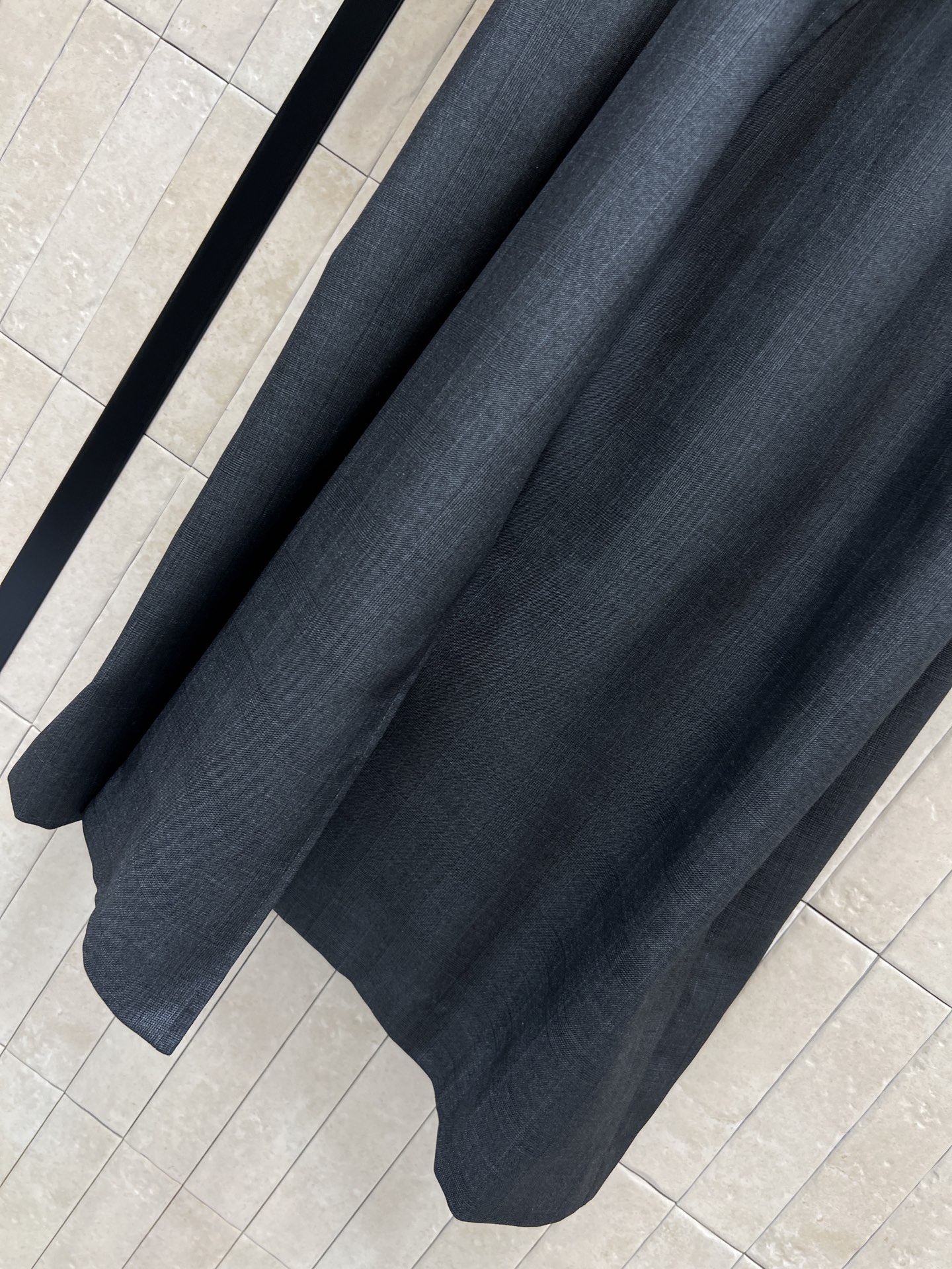 L家 26早春新款 深灰色系带风衣 简约大气 早春穿搭必备！高品质混纺面料 柔软又保暖 立领+腰带设计超