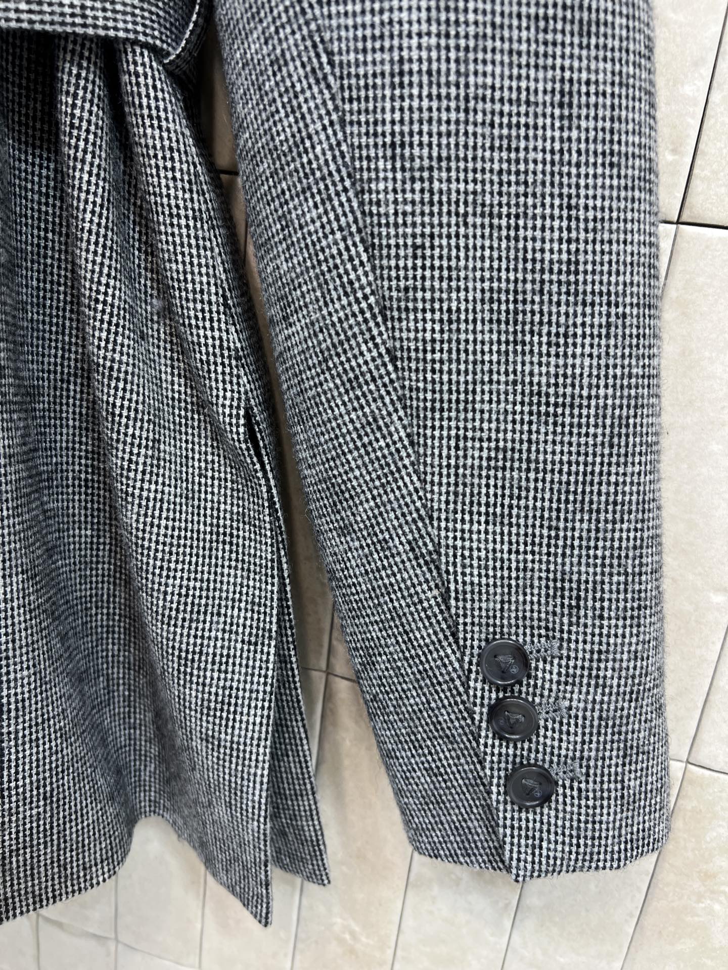 L家 26早春新款 灰色束腰西装外套 羊毛混纺面料 柔软又保暖 秋冬穿超合适！本布腰带束腰 勾勒腰线 显